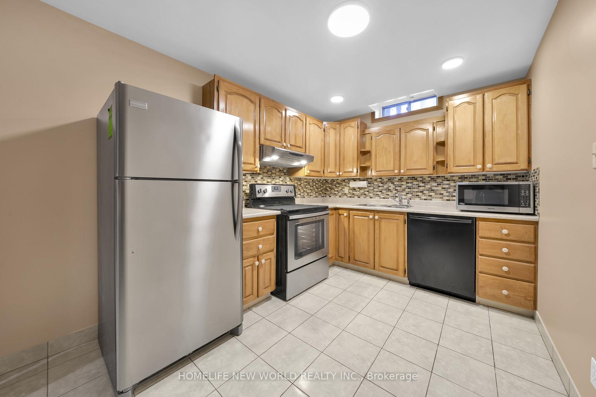Photo 26 of 351 Millard Street, Whitchurch-Stouffville, Stouffville — HOMEH