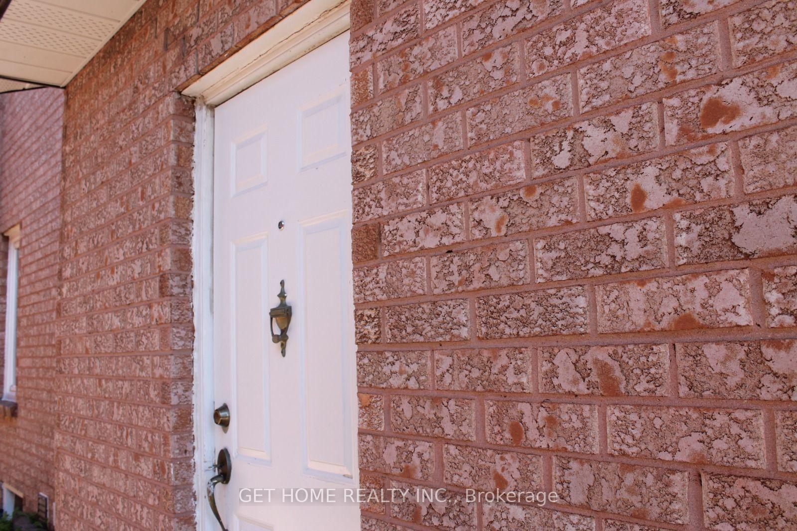Photo 3 of 70 Gardner Place, Vaughan, Maple — HOMEH