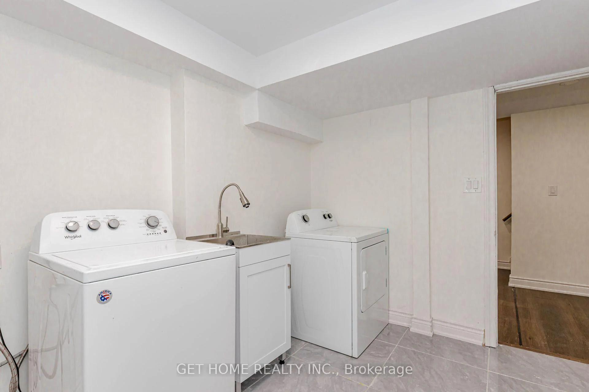 Photo 52 of 70 Gardner Place, Vaughan, Maple — HOMEH