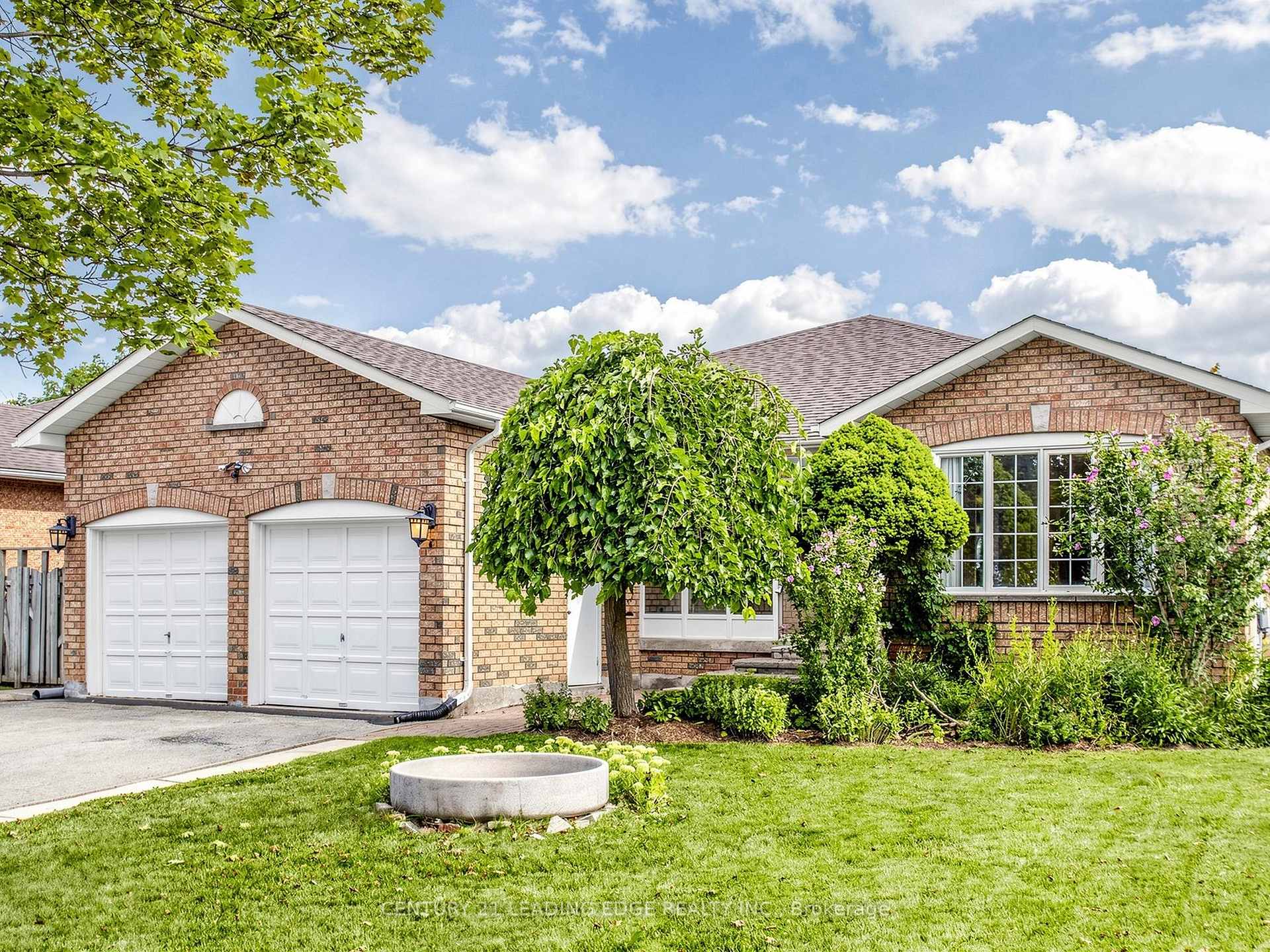Photo 3 of 9 Coates Crescent, Richmond Hill, Oak Ridges Lake Wilcox — HOMEH