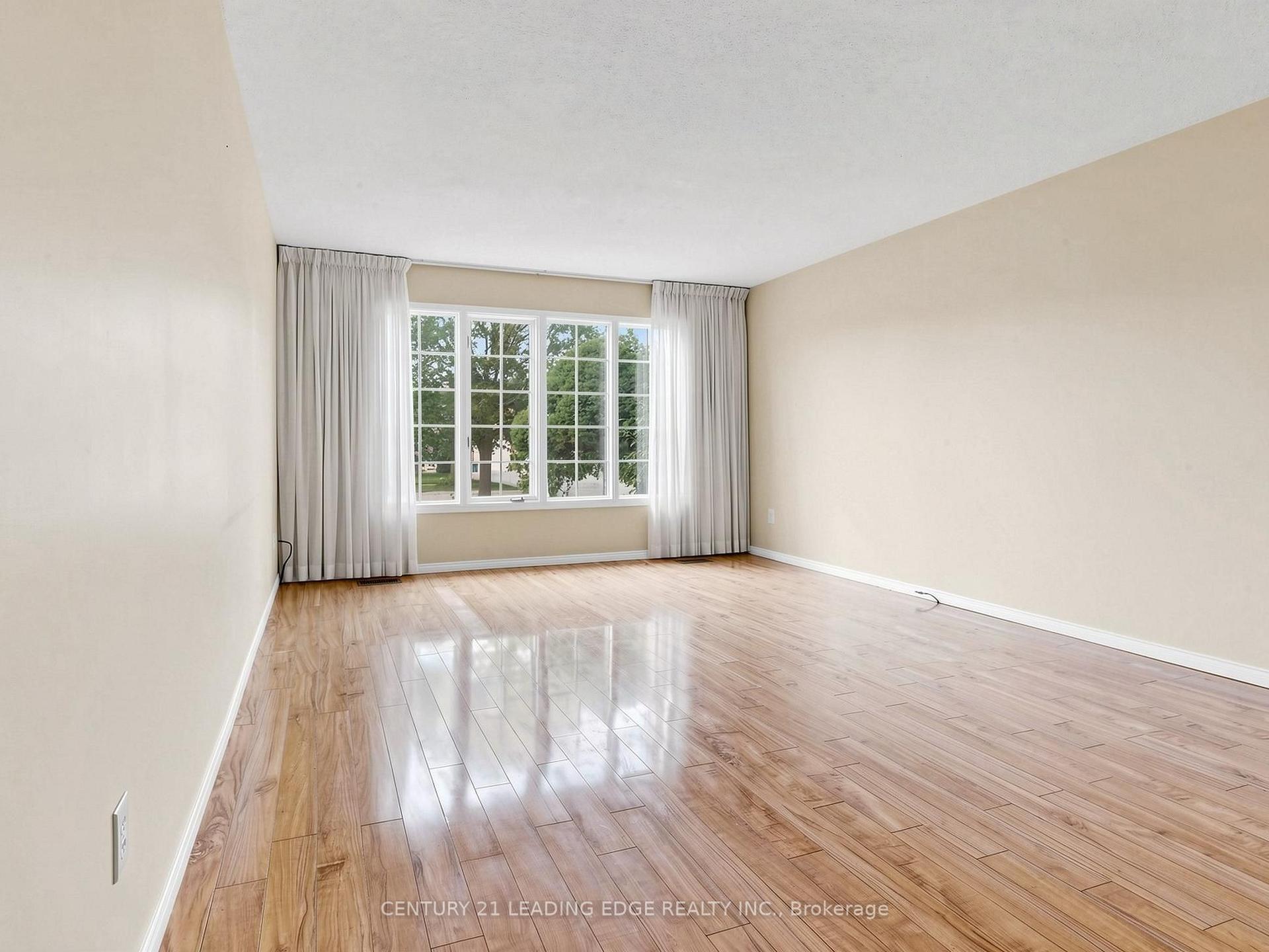 Photo 7 of 9 Coates Crescent, Richmond Hill, Oak Ridges Lake Wilcox — HOMEH