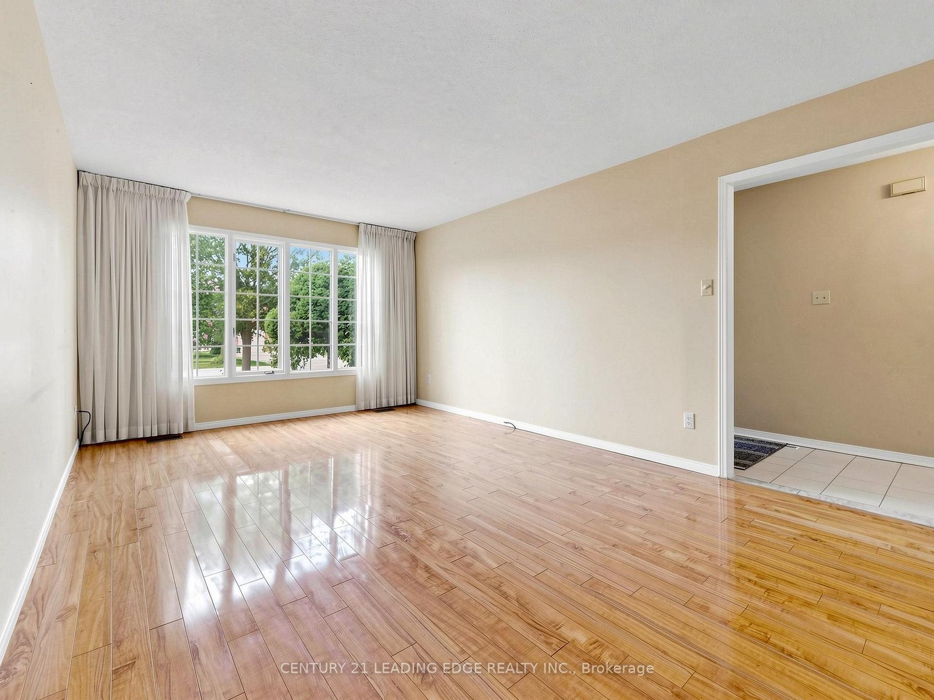 Photo 11 of 9 Coates Crescent, Richmond Hill, Oak Ridges Lake Wilcox — HOMEH