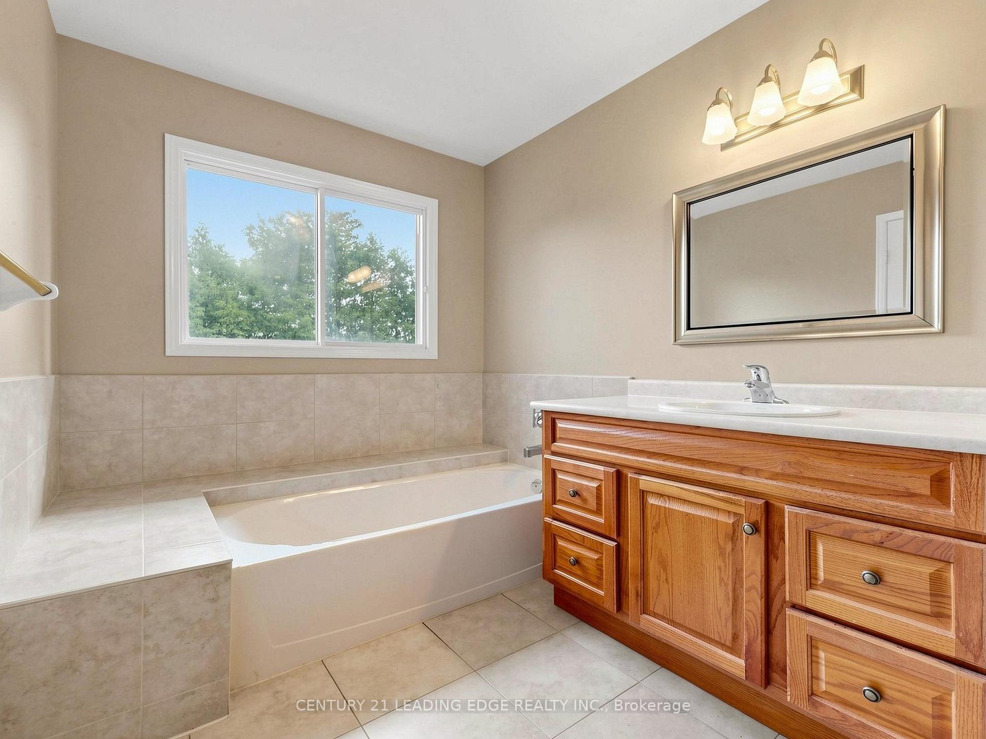 Photo 47 of 9 Coates Crescent, Richmond Hill, Oak Ridges Lake Wilcox — HOMEH