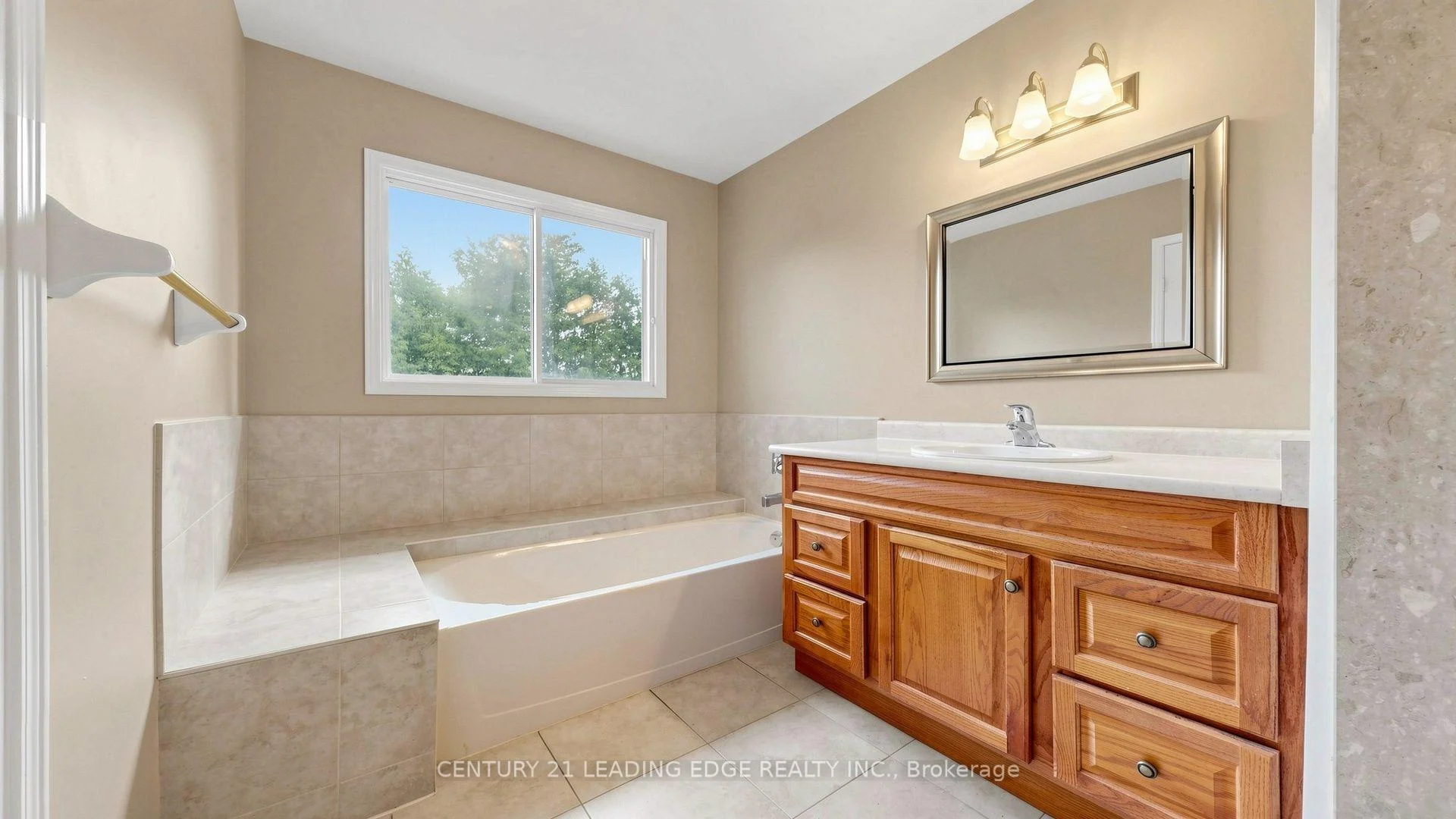 Photo 50 of 9 Coates Crescent, Richmond Hill, Oak Ridges Lake Wilcox — HOMEH