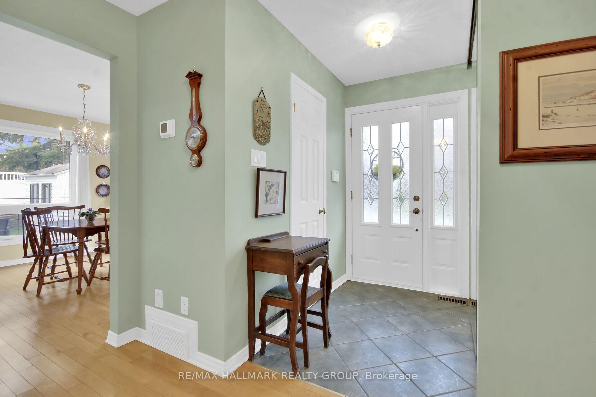 Photo 5 of 56 Foxleigh Crescent, Ottawa, Kanata - Bridlewood — HOMEH