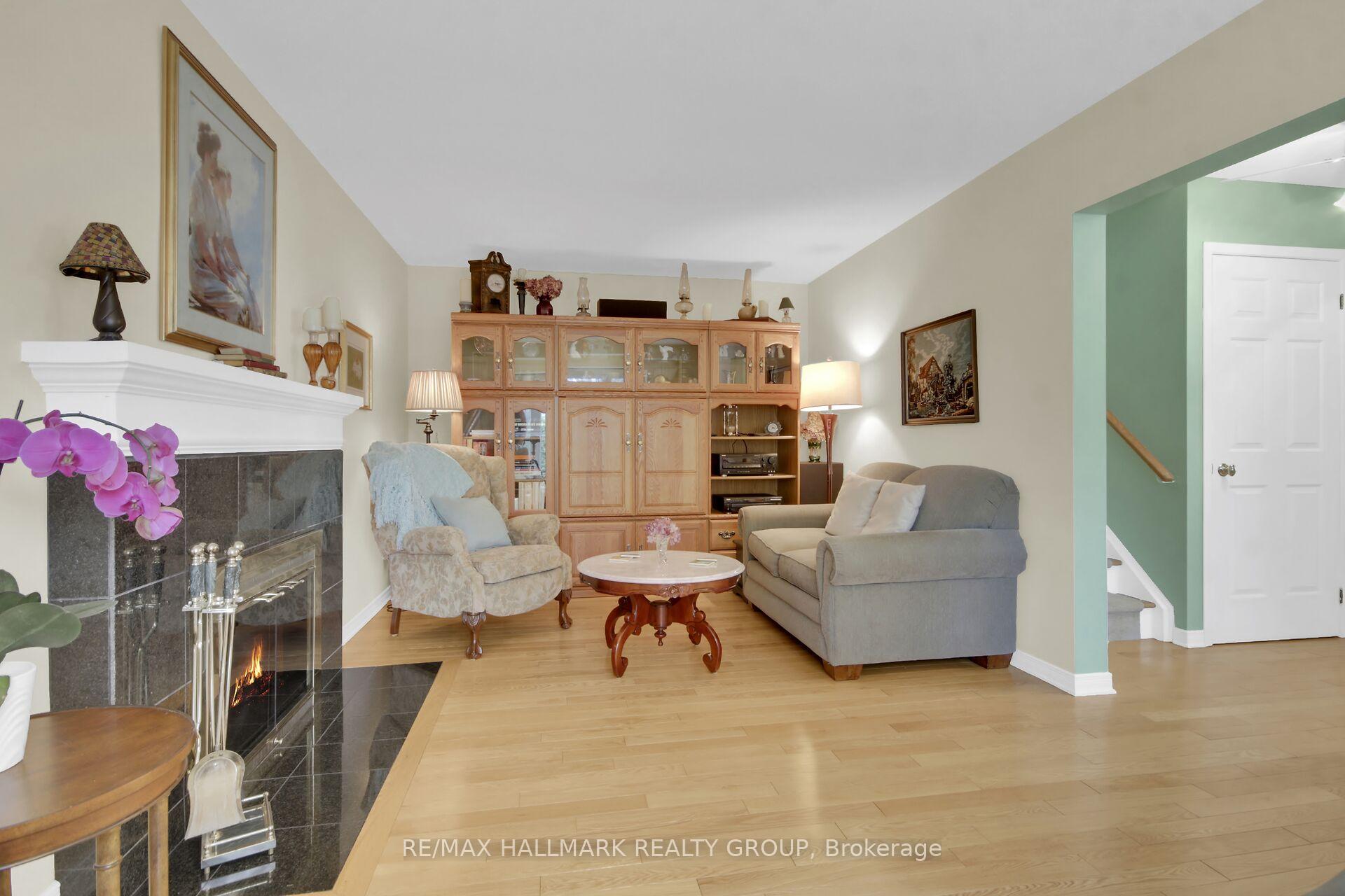 Photo 7 of 56 Foxleigh Crescent, Ottawa, Kanata - Bridlewood — HOMEH