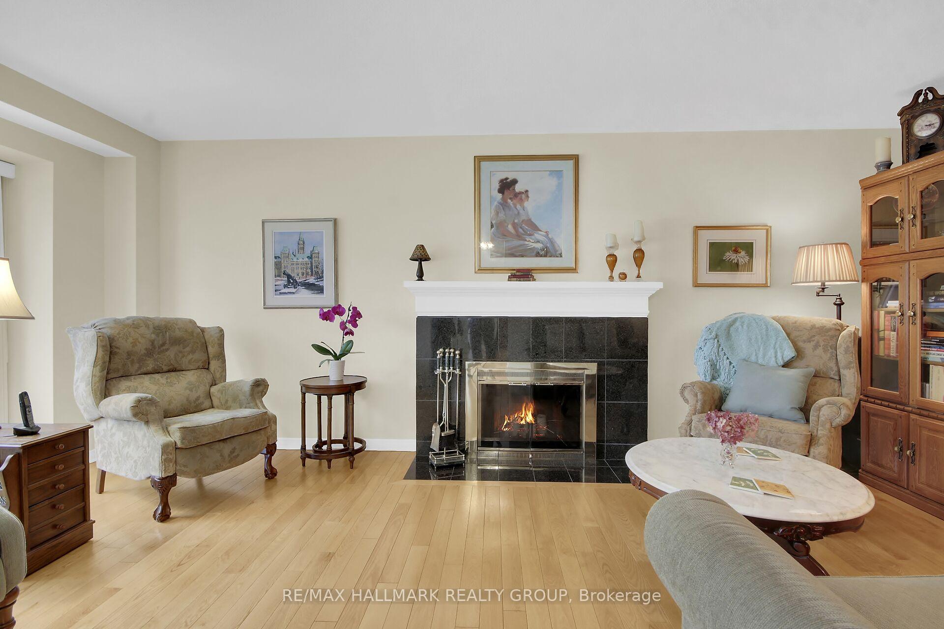 Photo 8 of 56 Foxleigh Crescent, Ottawa, Kanata - Bridlewood — HOMEH
