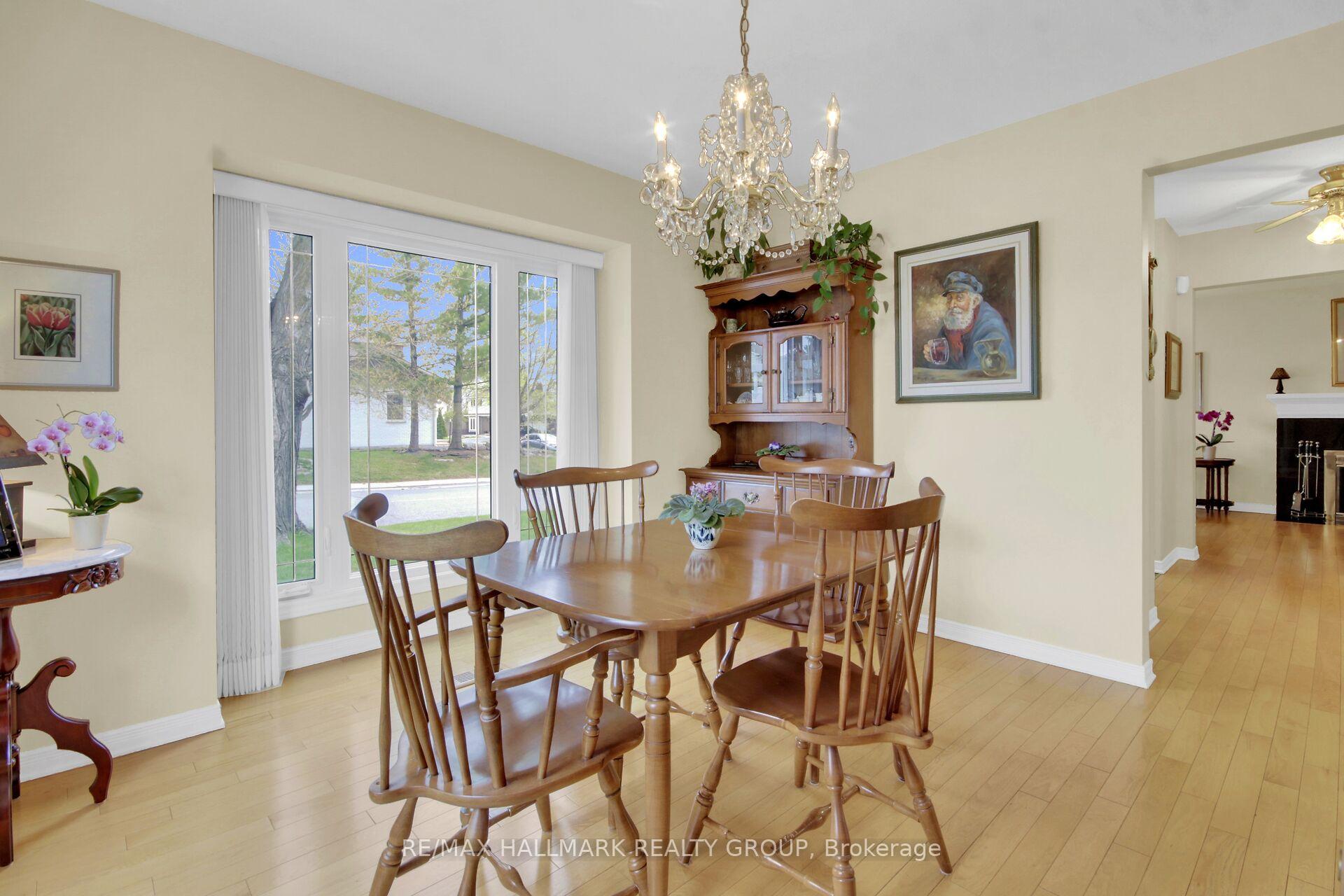 Photo 10 of 56 Foxleigh Crescent, Ottawa, Kanata - Bridlewood — HOMEH