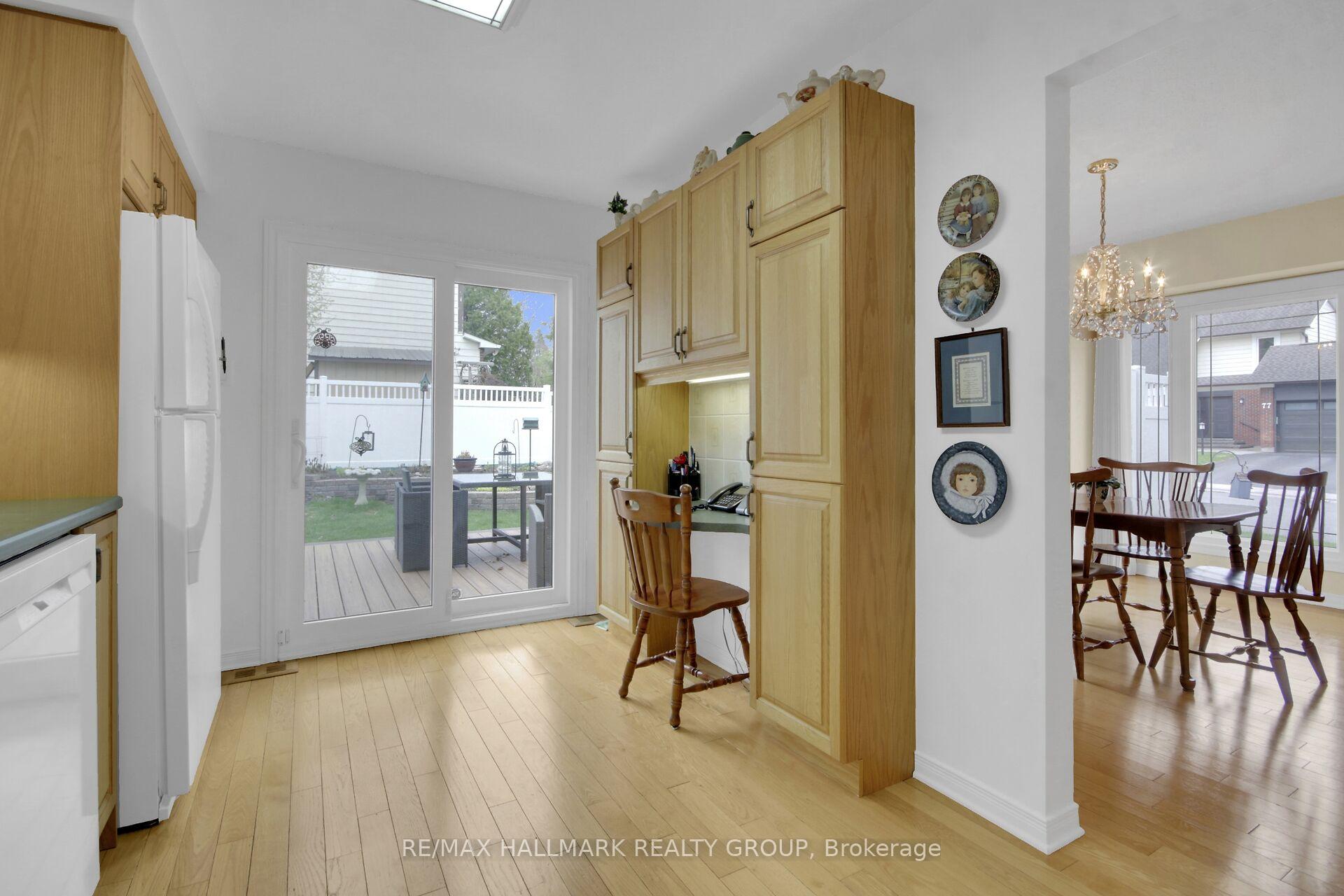 Photo 11 of 56 Foxleigh Crescent, Ottawa, Kanata - Bridlewood — HOMEH