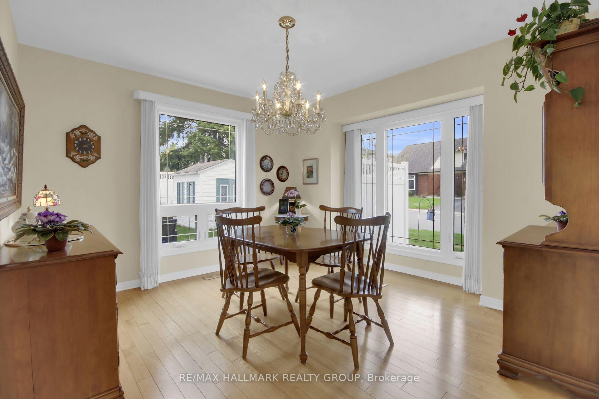 Photo 15 of 56 Foxleigh Crescent, Ottawa, Kanata - Bridlewood — HOMEH
