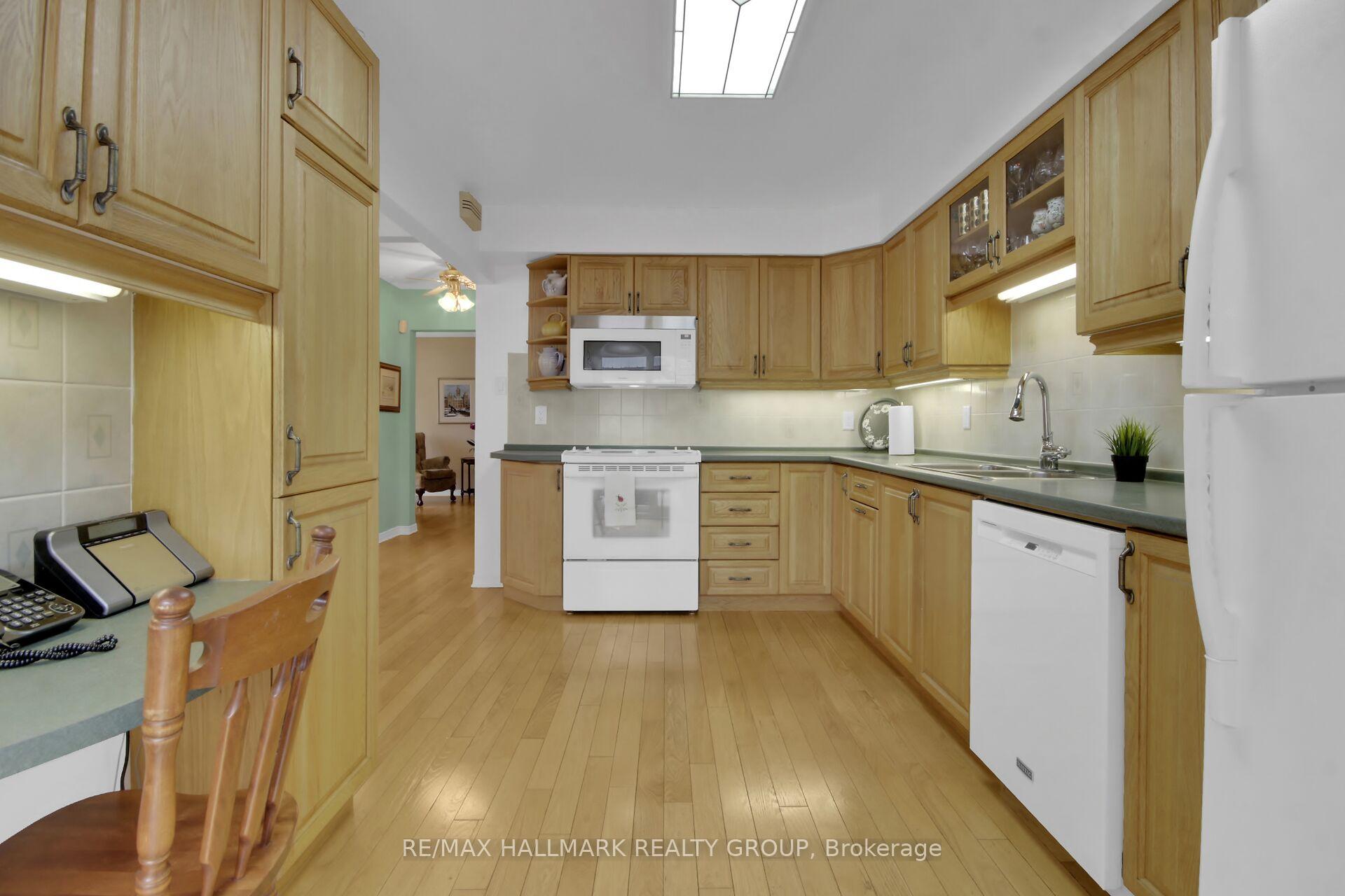 Photo 16 of 56 Foxleigh Crescent, Ottawa, Kanata - Bridlewood — HOMEH