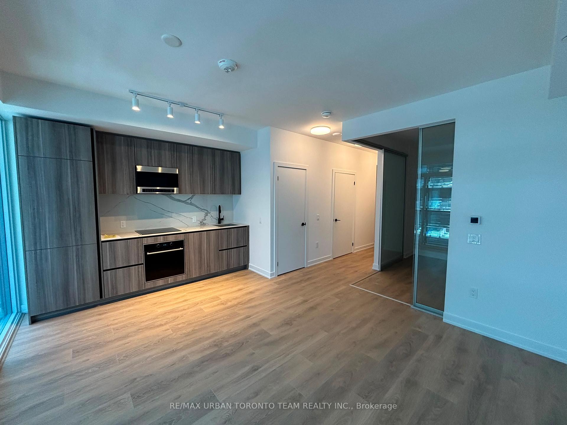 Photo 2 of Unit 3007, 127 Broadway Avenue, Toronto, Mount Pleasant West — HOMEH