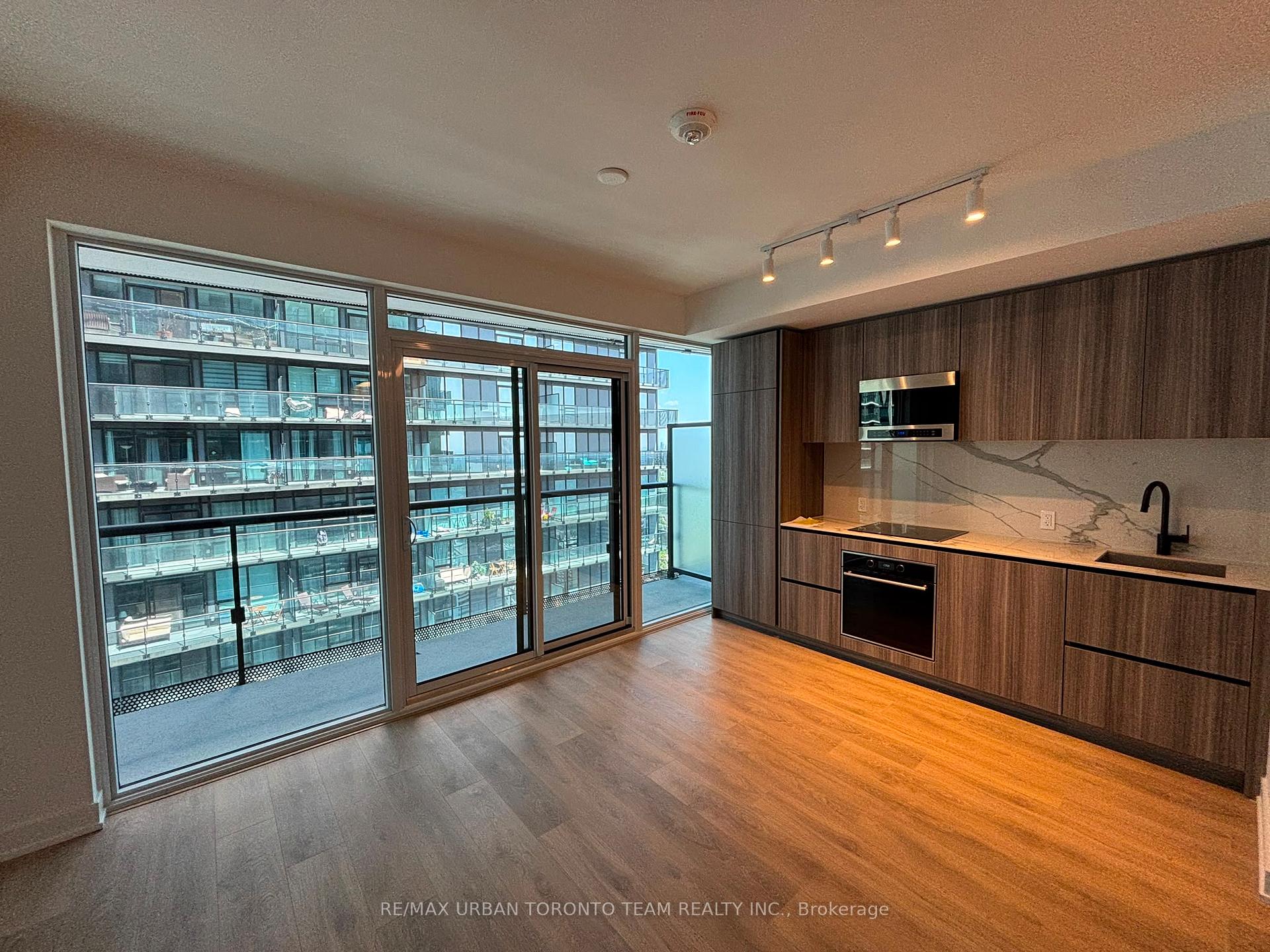 Photo 3 of Unit 3007, 127 Broadway Avenue, Toronto, Mount Pleasant West — HOMEH