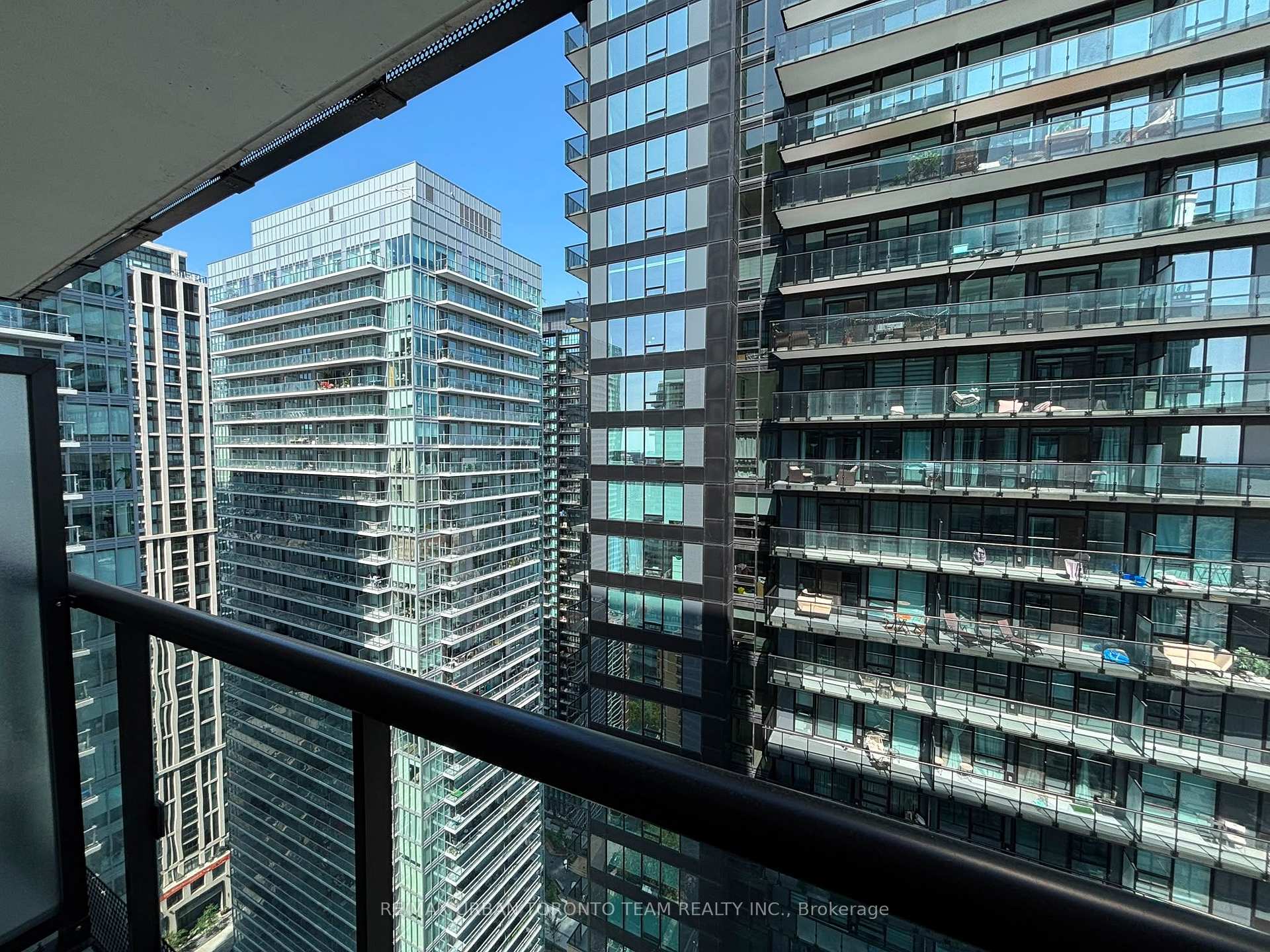 Photo 7 of Unit 3007, 127 Broadway Avenue, Toronto, Mount Pleasant West — HOMEH