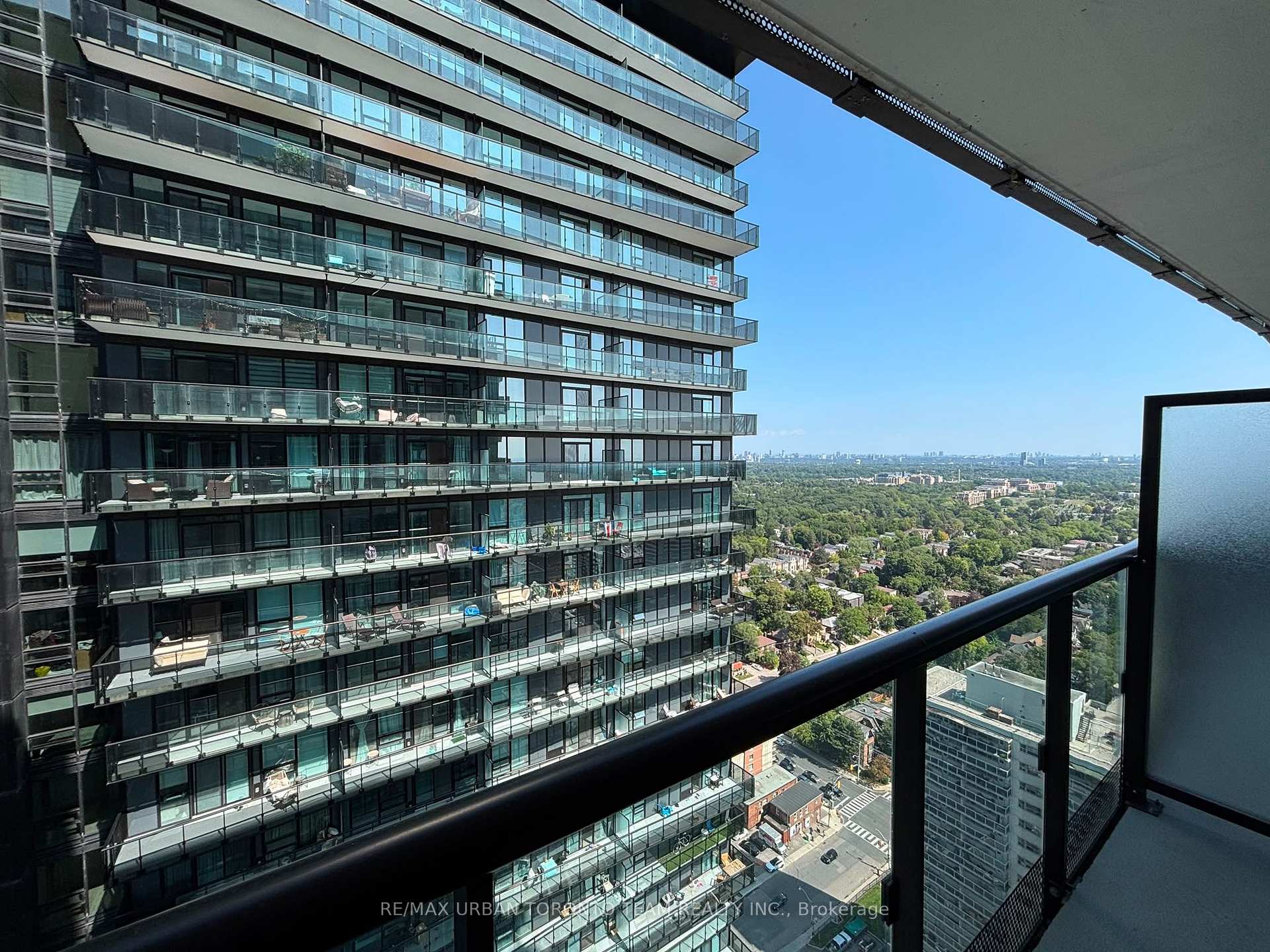 Photo 9 of Unit 3007, 127 Broadway Avenue, Toronto, Mount Pleasant West — HOMEH
