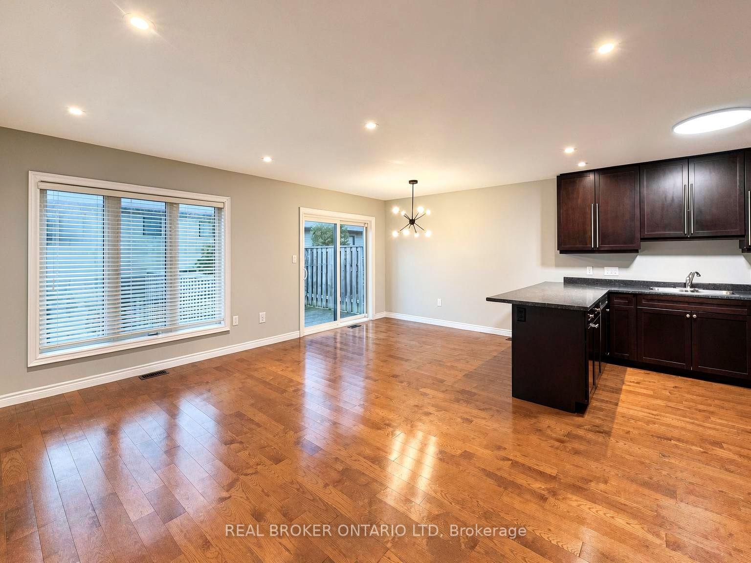 Photo 6 of 1054 Oakcrossing Gate, London, North M — HOMEH
