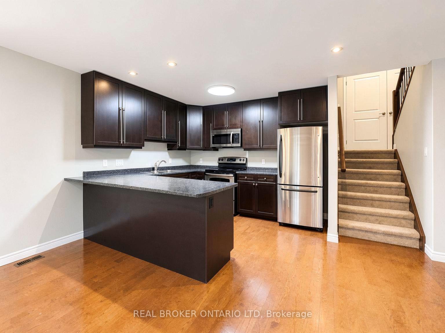 Photo 8 of 1054 Oakcrossing Gate, London, North M — HOMEH