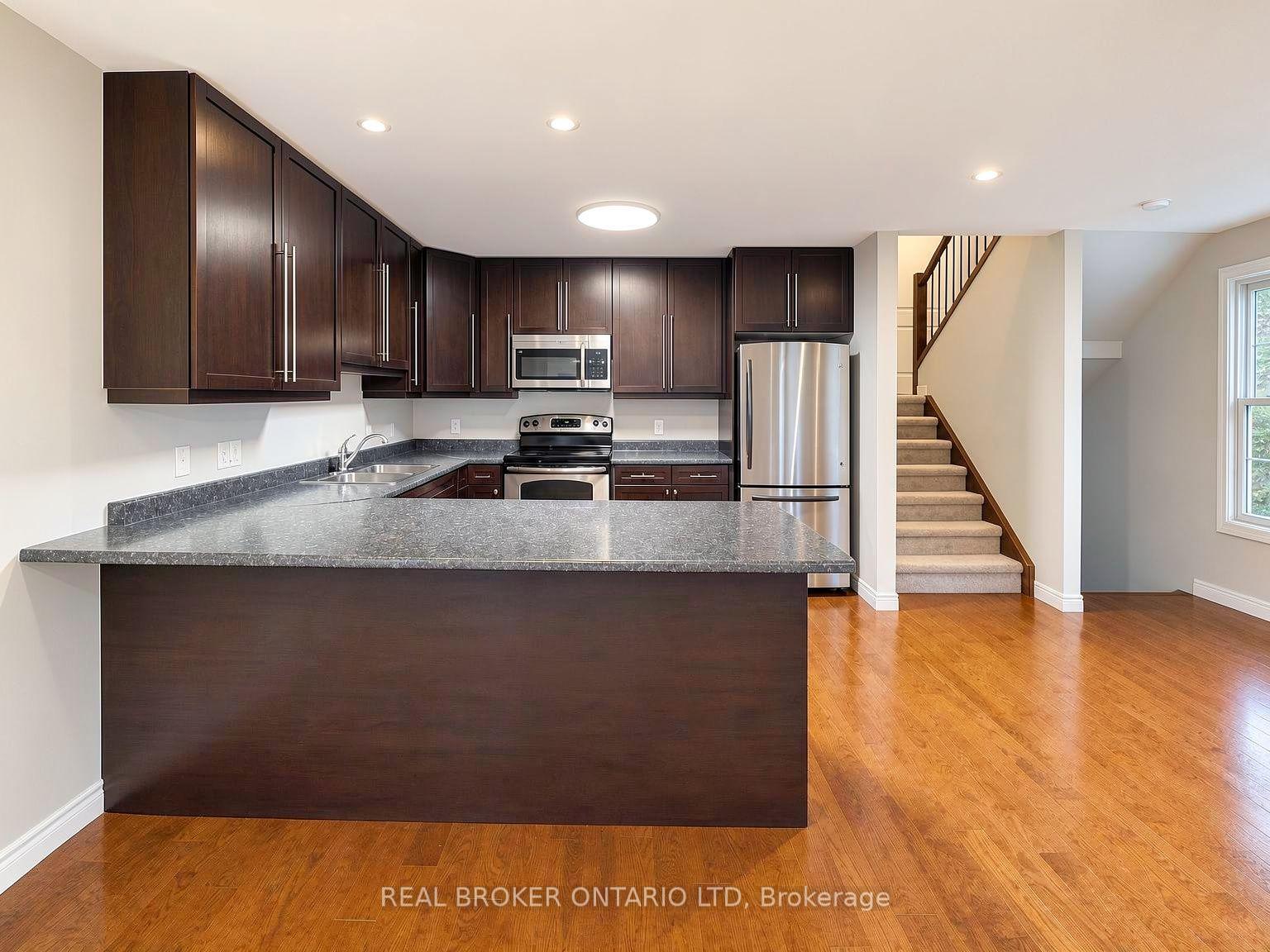 Photo 9 of 1054 Oakcrossing Gate, London, North M — HOMEH