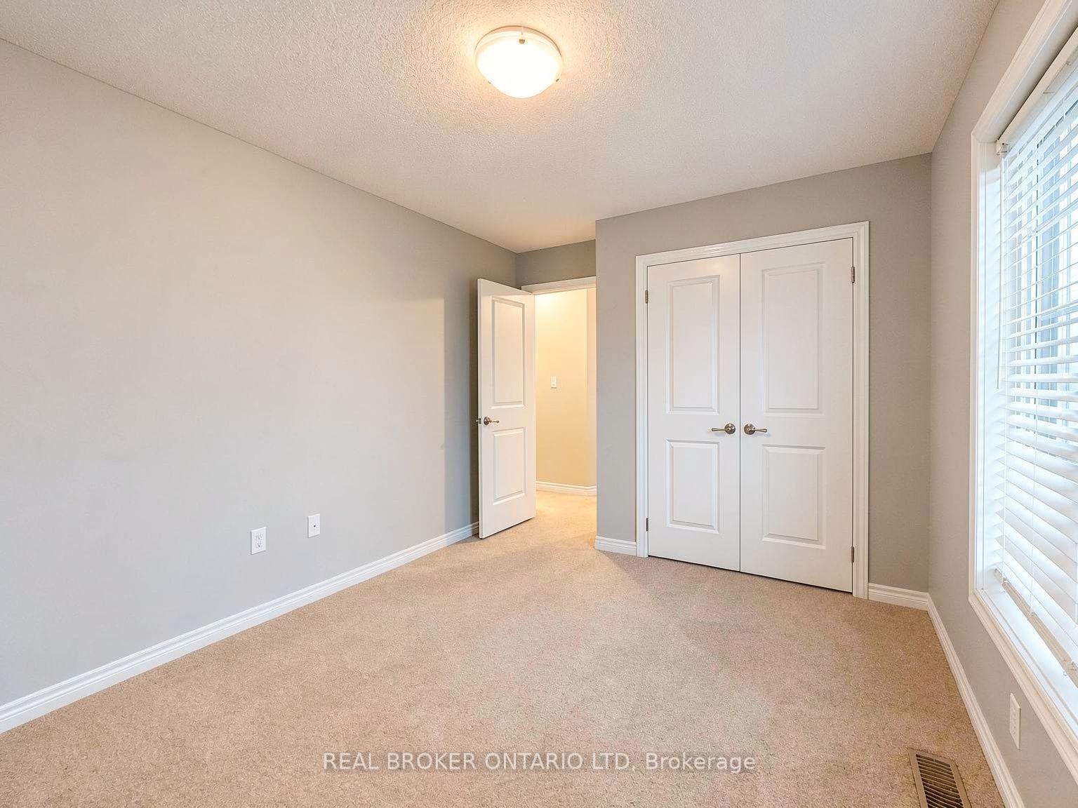 Photo 18 of 1054 Oakcrossing Gate, London, North M — HOMEH
