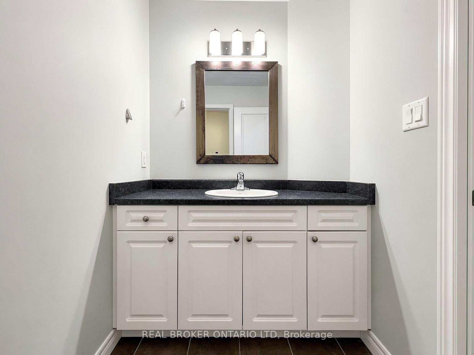 Photo 21 of 1054 Oakcrossing Gate, London, North M — HOMEH