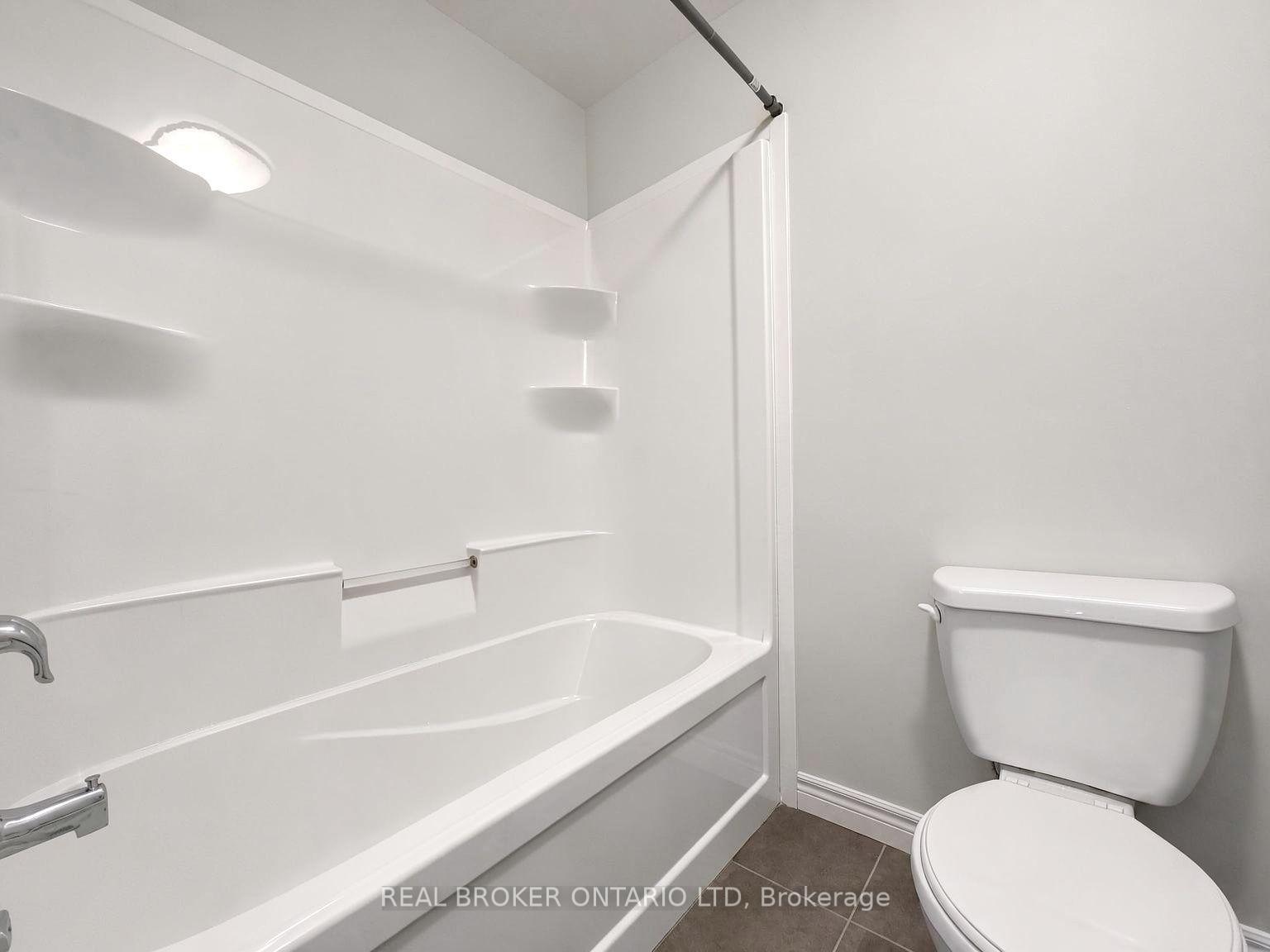 Photo 23 of 1054 Oakcrossing Gate, London, North M — HOMEH