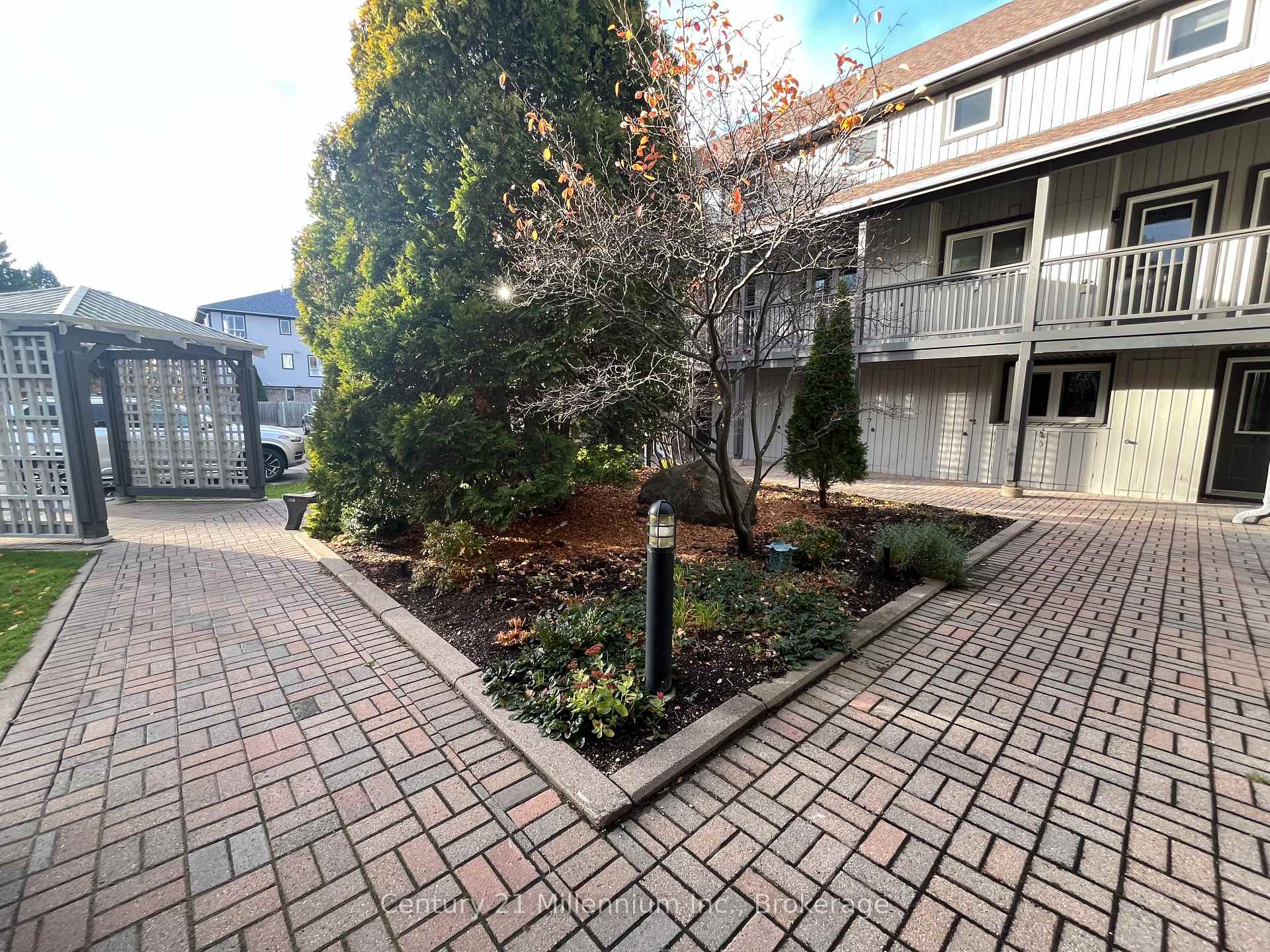Photo 2 of 706 Johnston Park Avenue, Collingwood — HOMEH