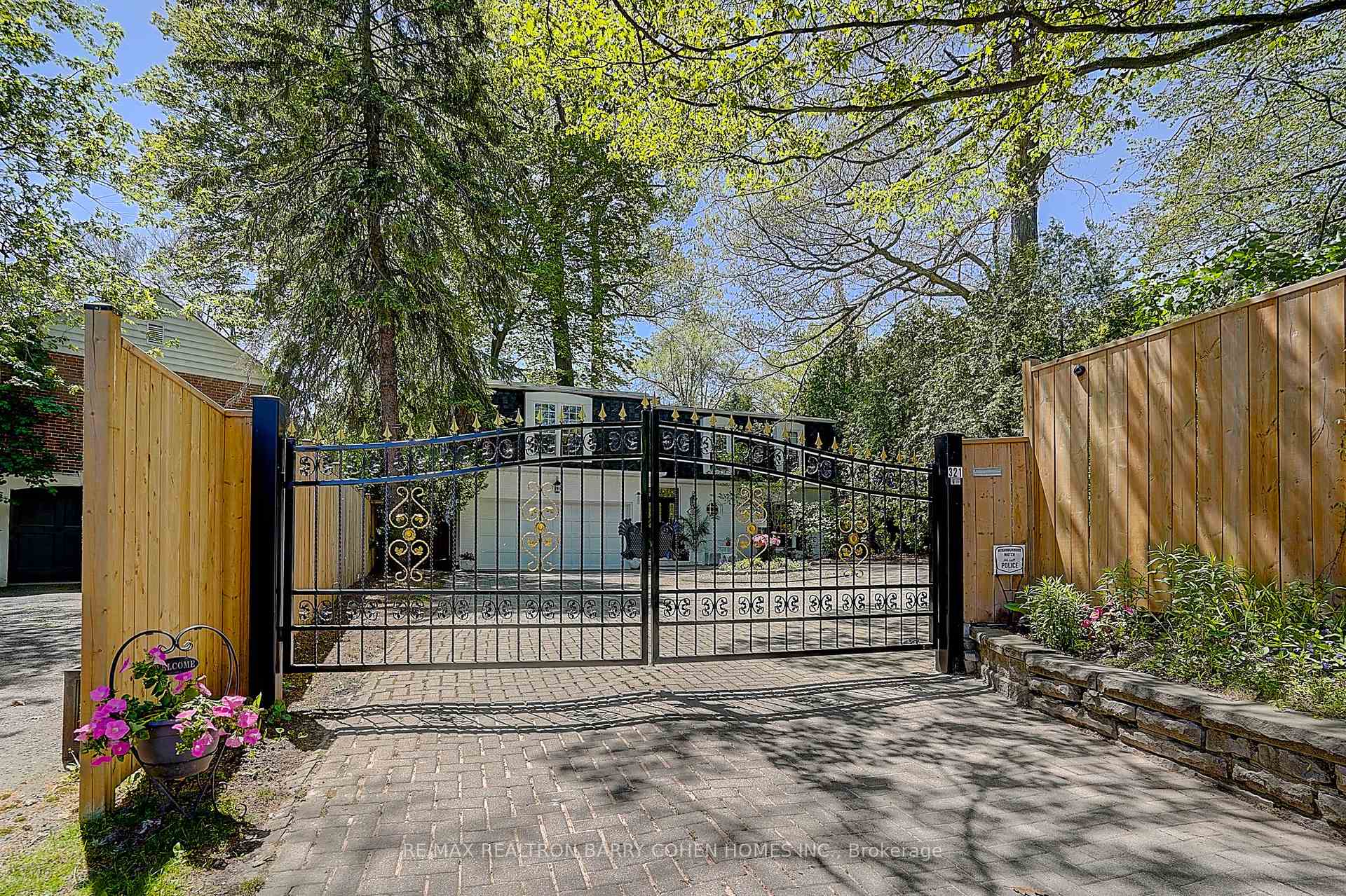 Photo 1 of 321 Lawrence Avenue E, North York, Bridle Path-Sunnybrook-York Mills — HOMEH