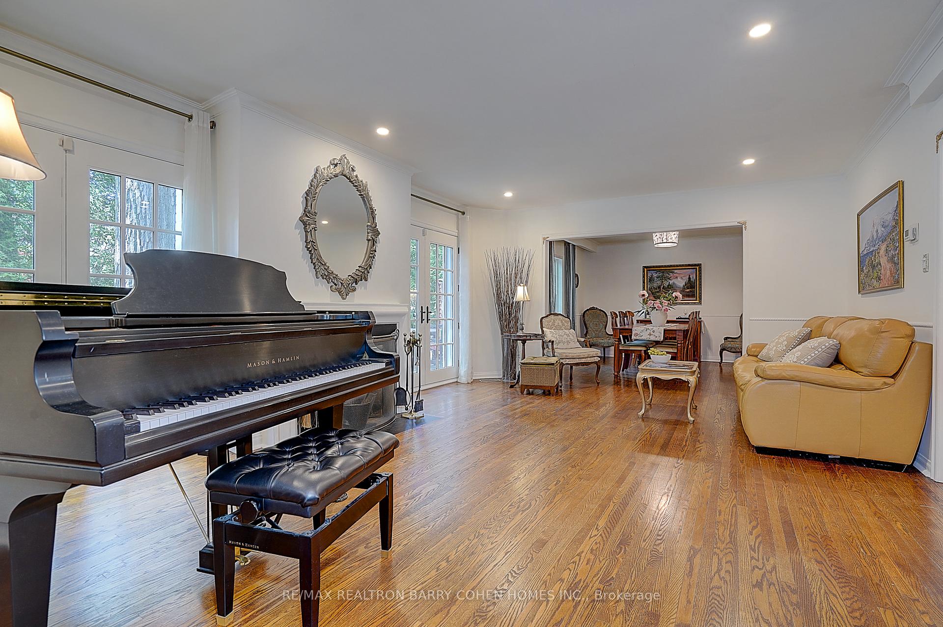 Photo 12 of 321 Lawrence Avenue E, North York, Bridle Path-Sunnybrook-York Mills — HOMEH