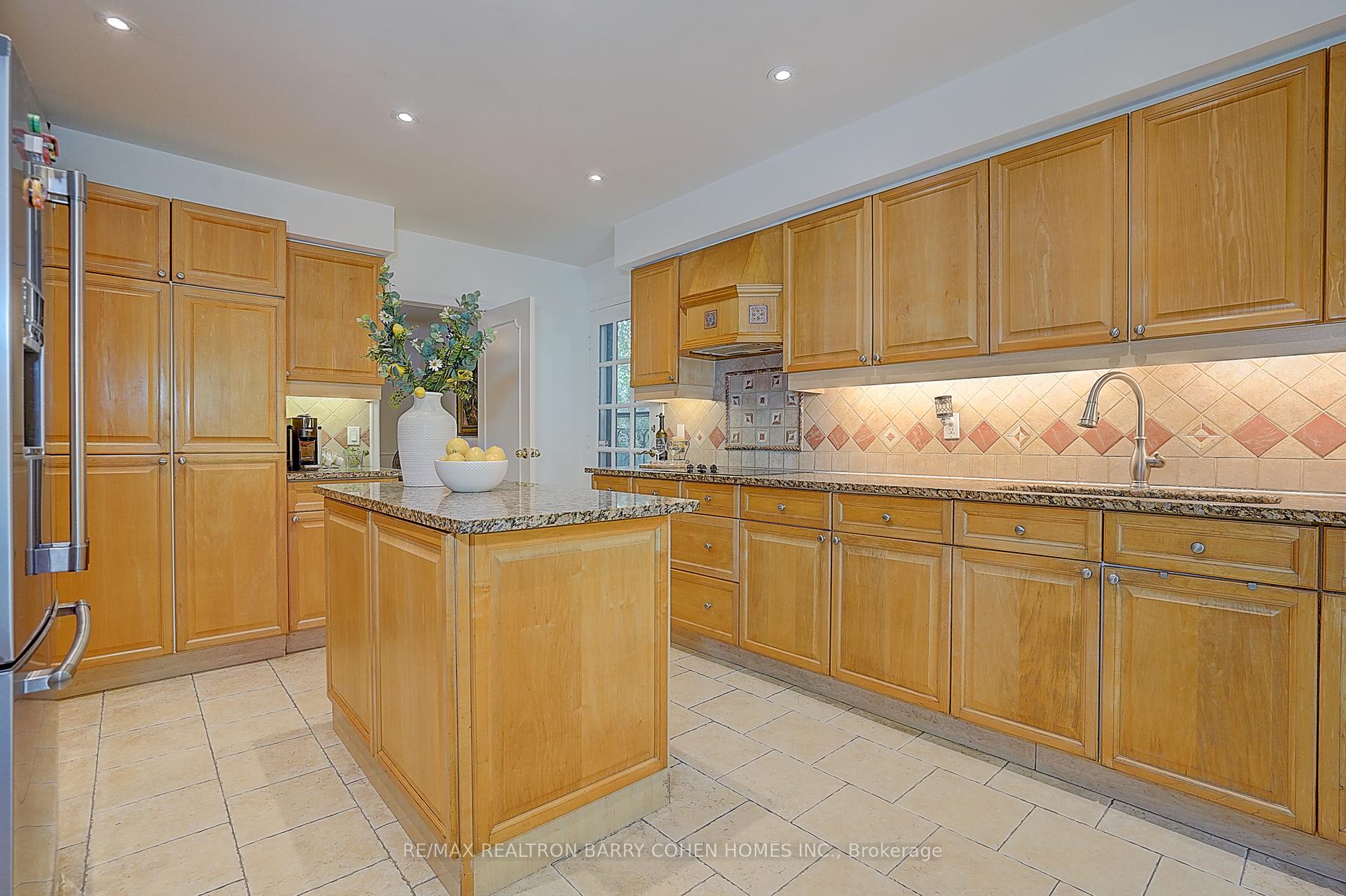 Photo 17 of 321 Lawrence Avenue E, North York, Bridle Path-Sunnybrook-York Mills — HOMEH