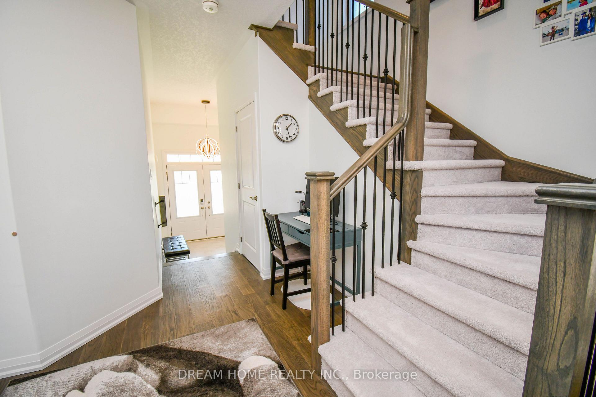 Photo 8 of 9 Copperhill Heights, Barrie, Rural Barrie Southeast — HOMEH
