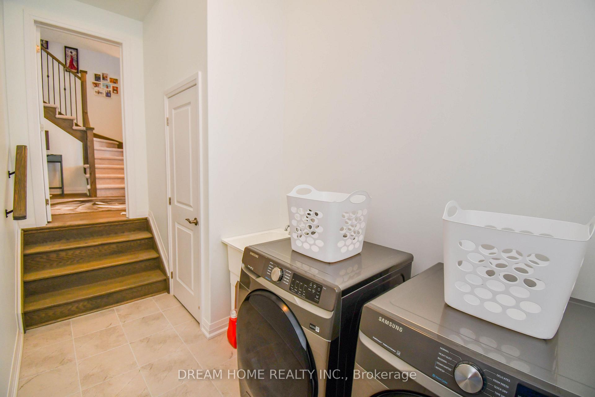 Photo 10 of 9 Copperhill Heights, Barrie, Rural Barrie Southeast — HOMEH