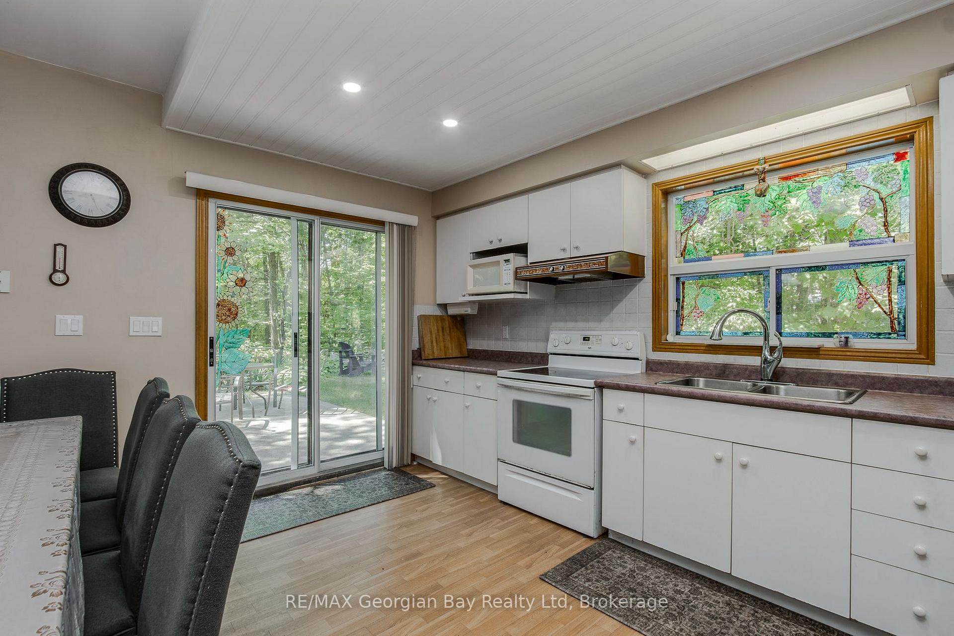 Photo 15 of 754 Lafontaine Road W, Tiny, Rural Tiny — HOMEH