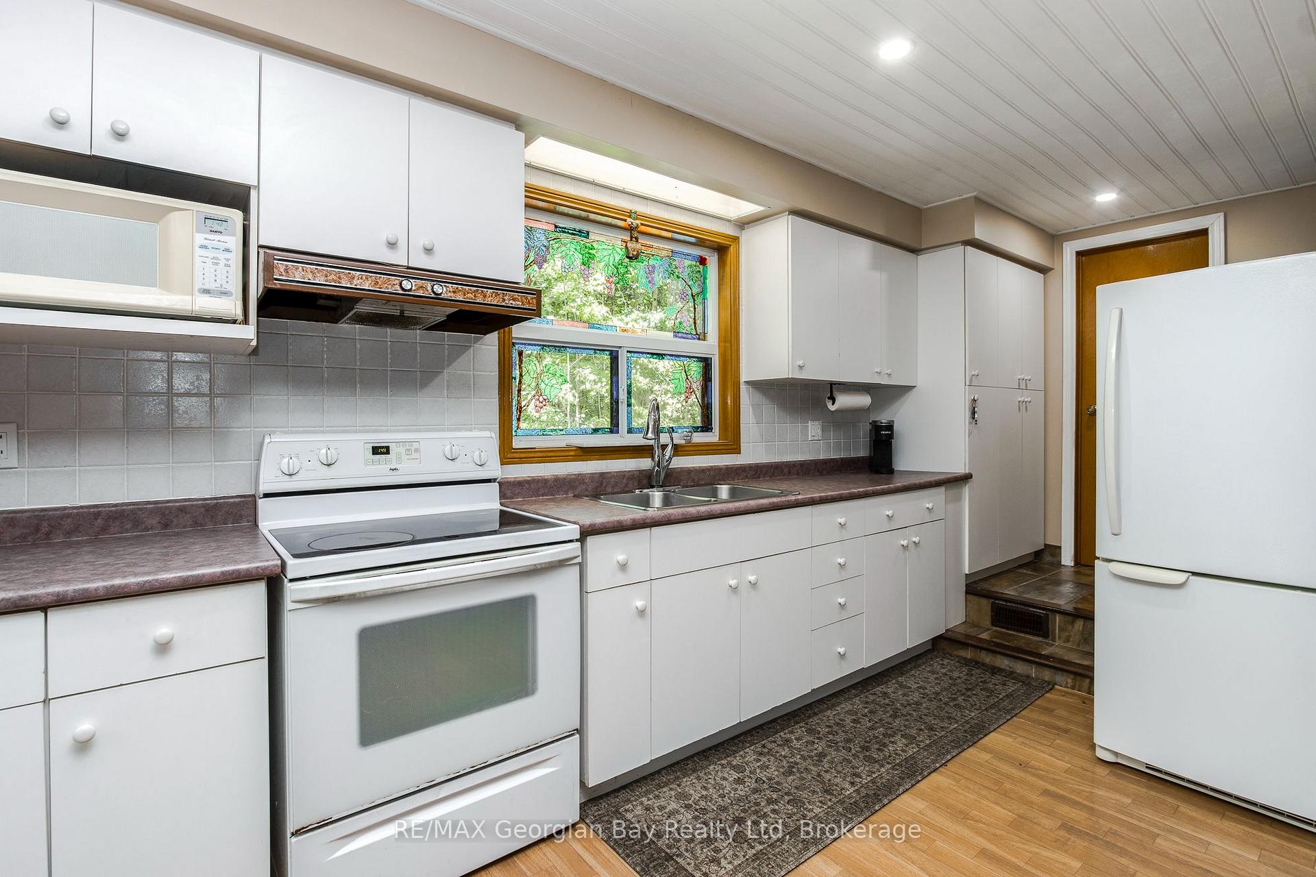 Photo 17 of 754 Lafontaine Road W, Tiny, Rural Tiny — HOMEH