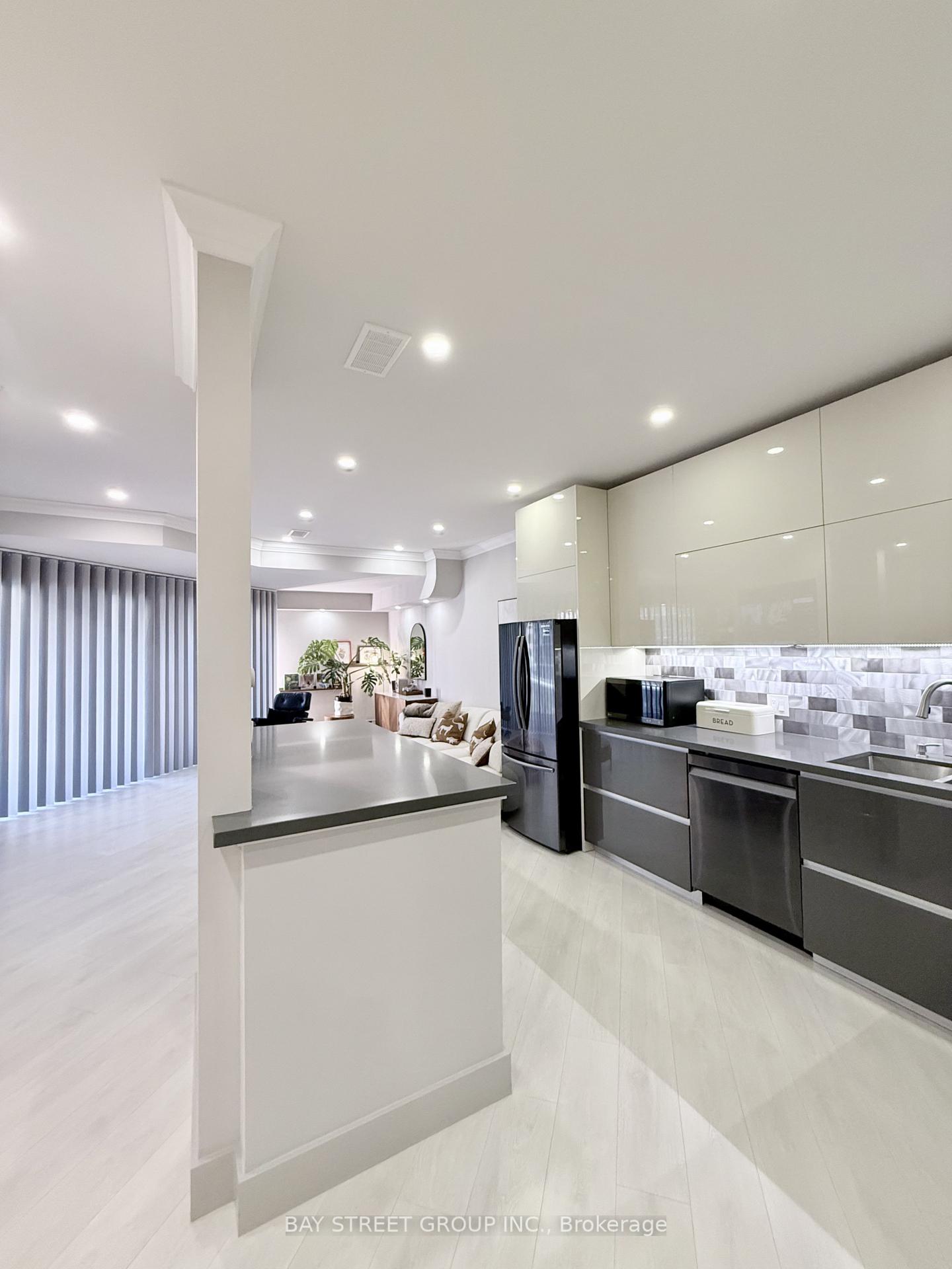Photo 5 of Unit 606, 55 Harbour Square, Toronto, Waterfront Communities — HOMEH