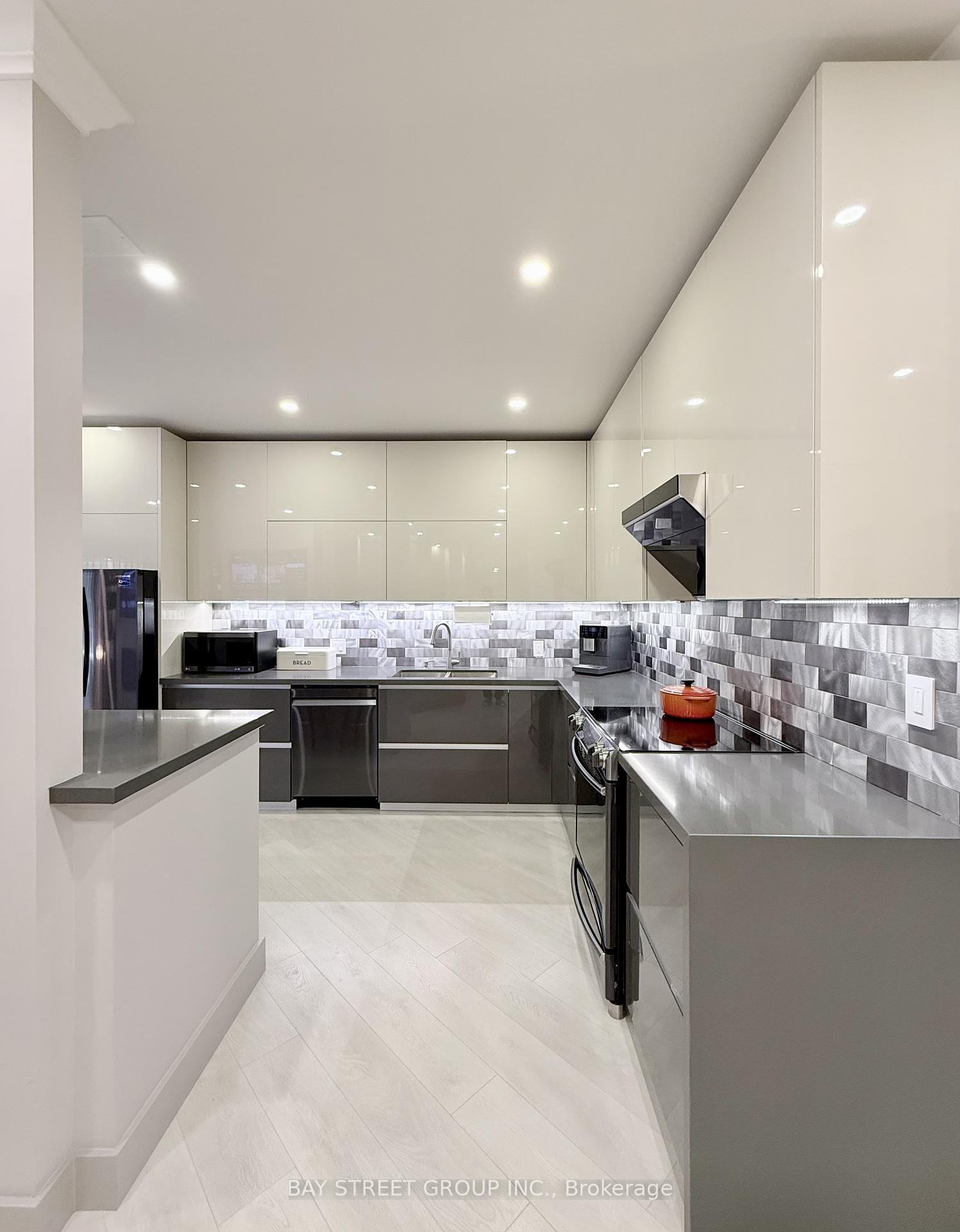 Photo 6 of Unit 606, 55 Harbour Square, Toronto, Waterfront Communities — HOMEH