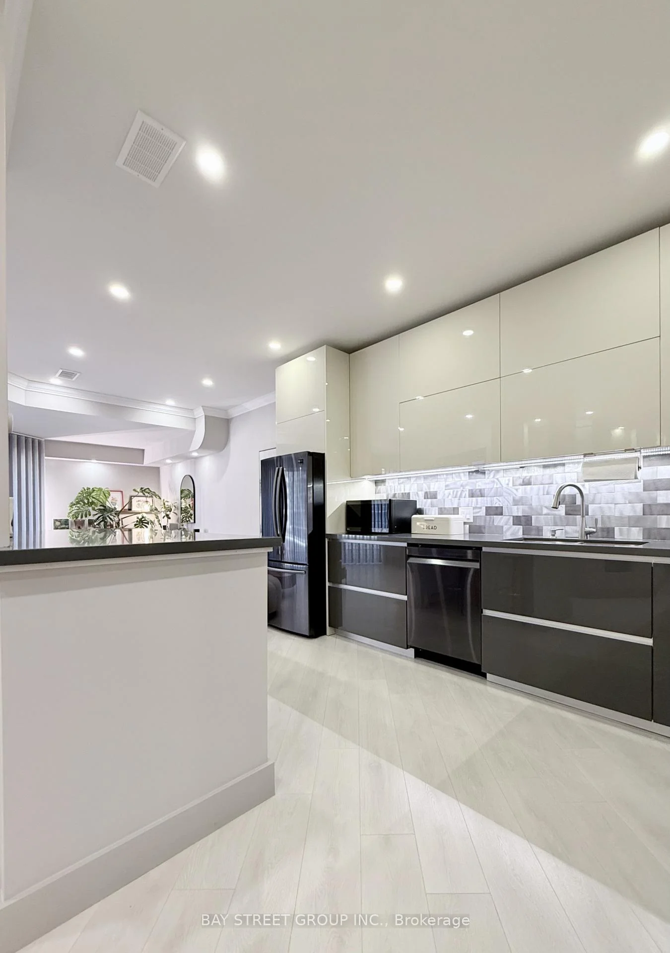 Photo 10 of Unit 606, 55 Harbour Square, Toronto, Waterfront Communities — HOMEH