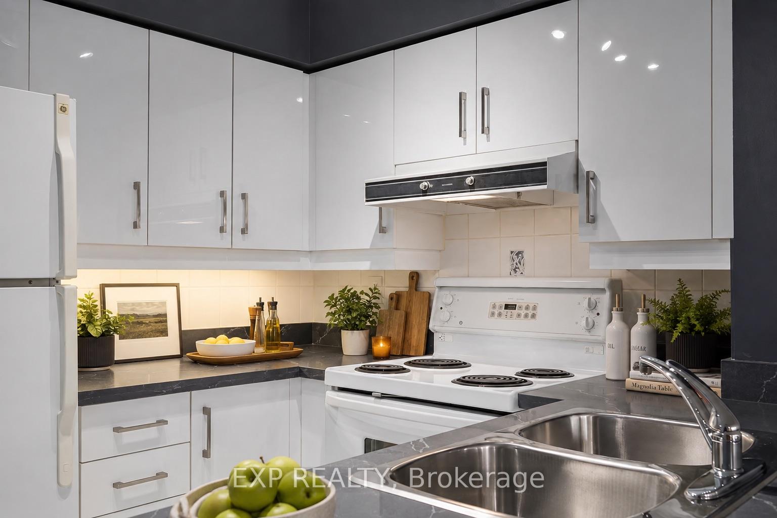 Photo 4 of Unit 510, 8 Rean Drive, North York, Bayview Village — HOMEH