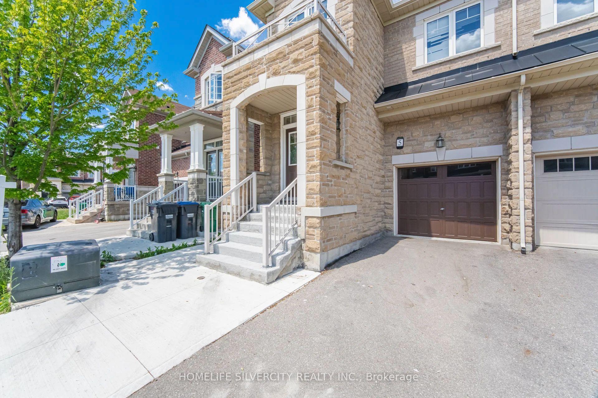 Photo 3 of 5 Baffin Crescent, Brampton, Northwest Brampton — HOMEH