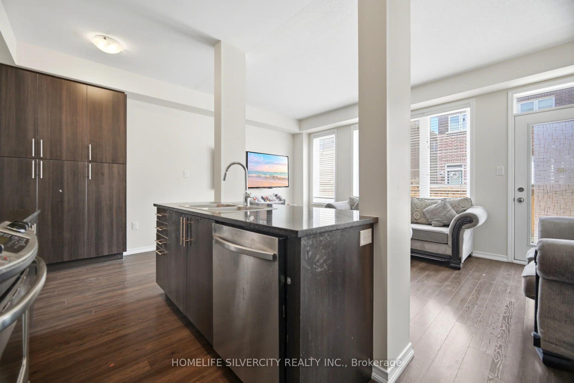 Photo 11 of 5 Baffin Crescent, Brampton, Northwest Brampton — HOMEH