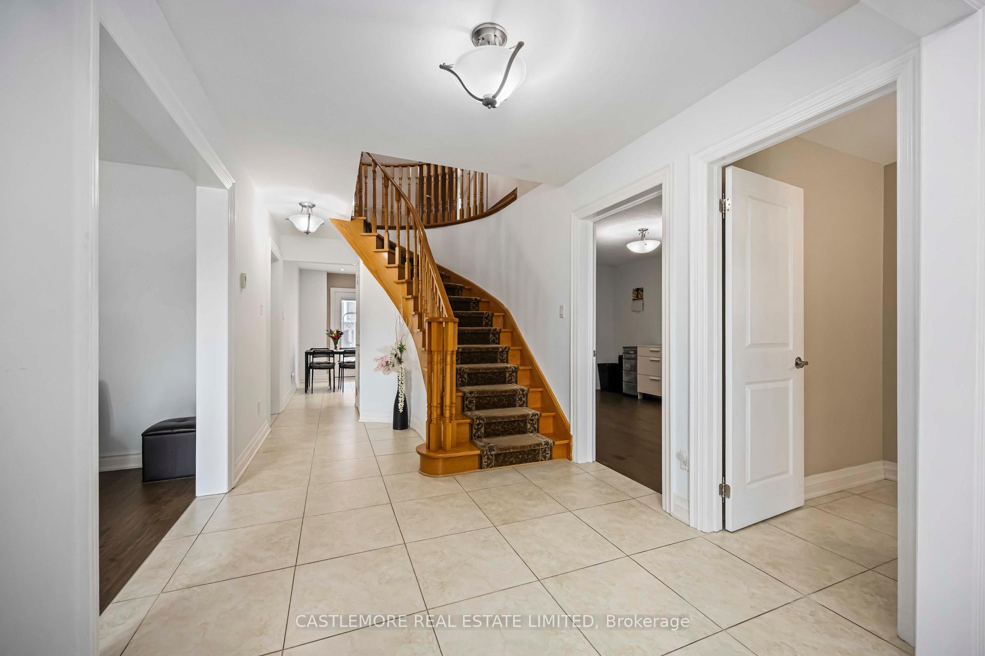 Photo 4 of 119 Spring Town Road, Vaughan, East Woodbridge — HOMEH