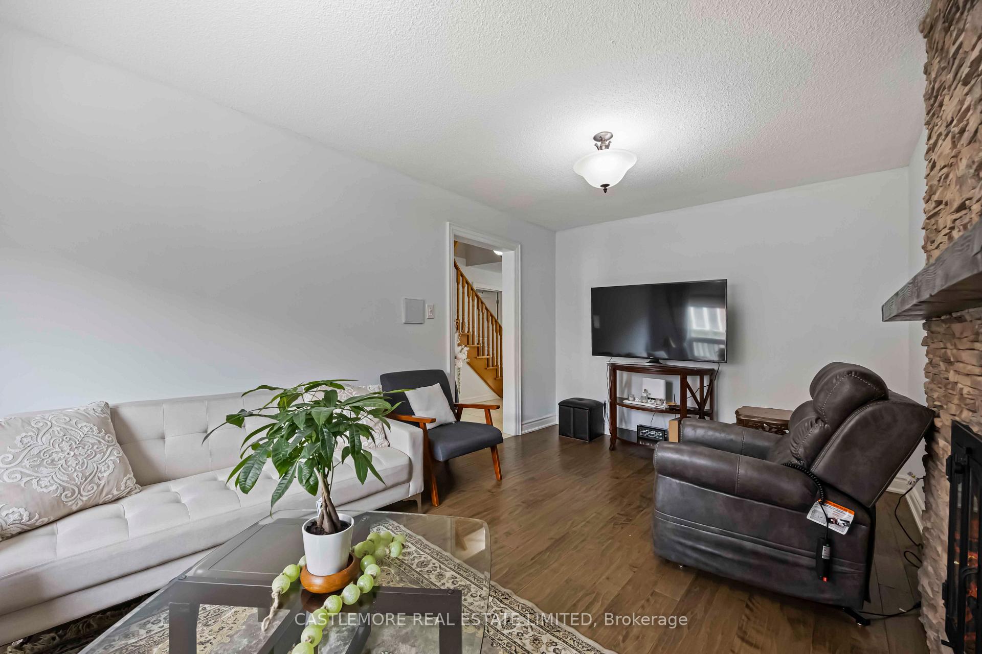 Photo 7 of 119 Spring Town Road, Vaughan, East Woodbridge — HOMEH