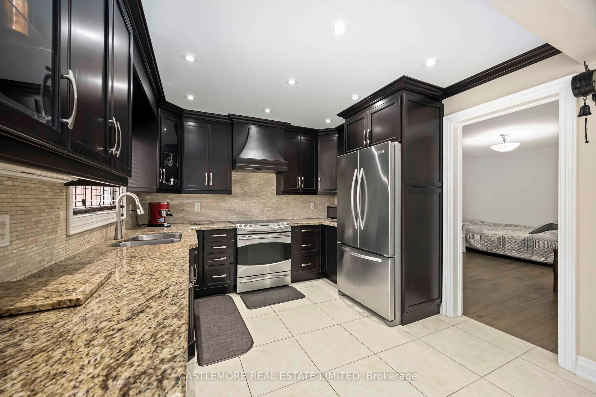Photo 8 of 119 Spring Town Road, Vaughan, East Woodbridge — HOMEH