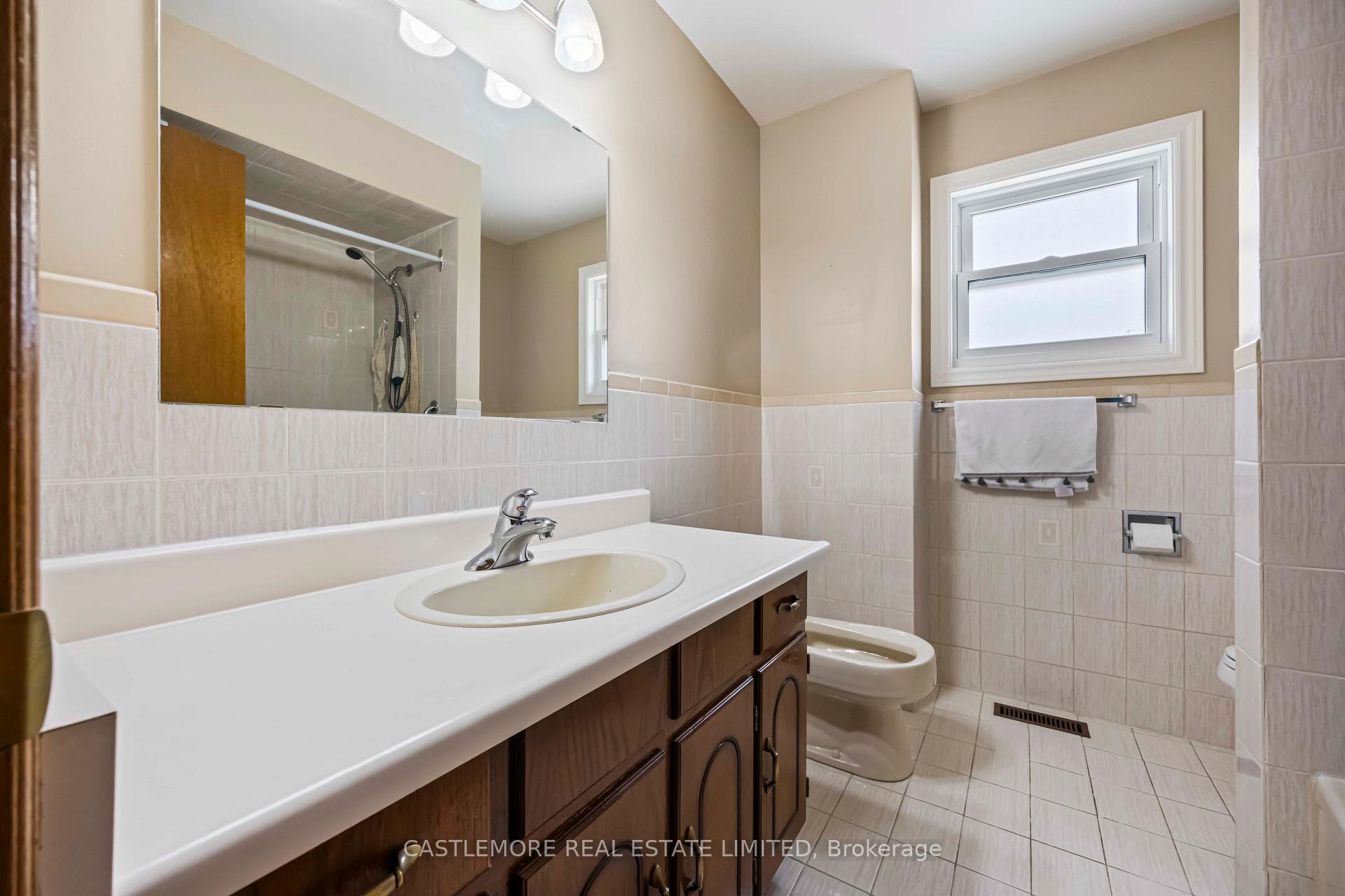 Photo 20 of 119 Spring Town Road, Vaughan, East Woodbridge — HOMEH