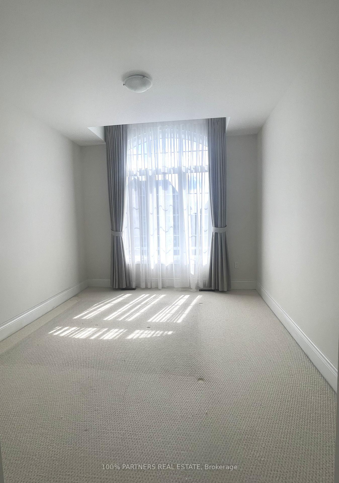 Photo 10 of 117 Botelho Circle E, Aurora, Bayview Southeast — HOMEH