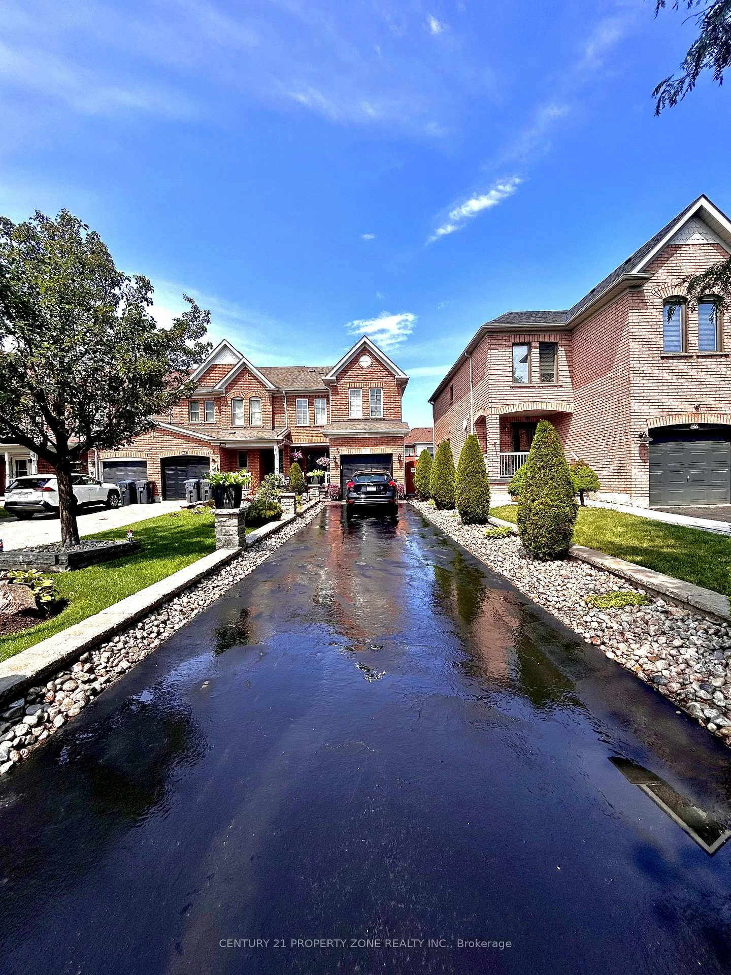 Photo 2 of 91 Monaco Court, Brampton, Fletcher's Meadow — HOMEH
