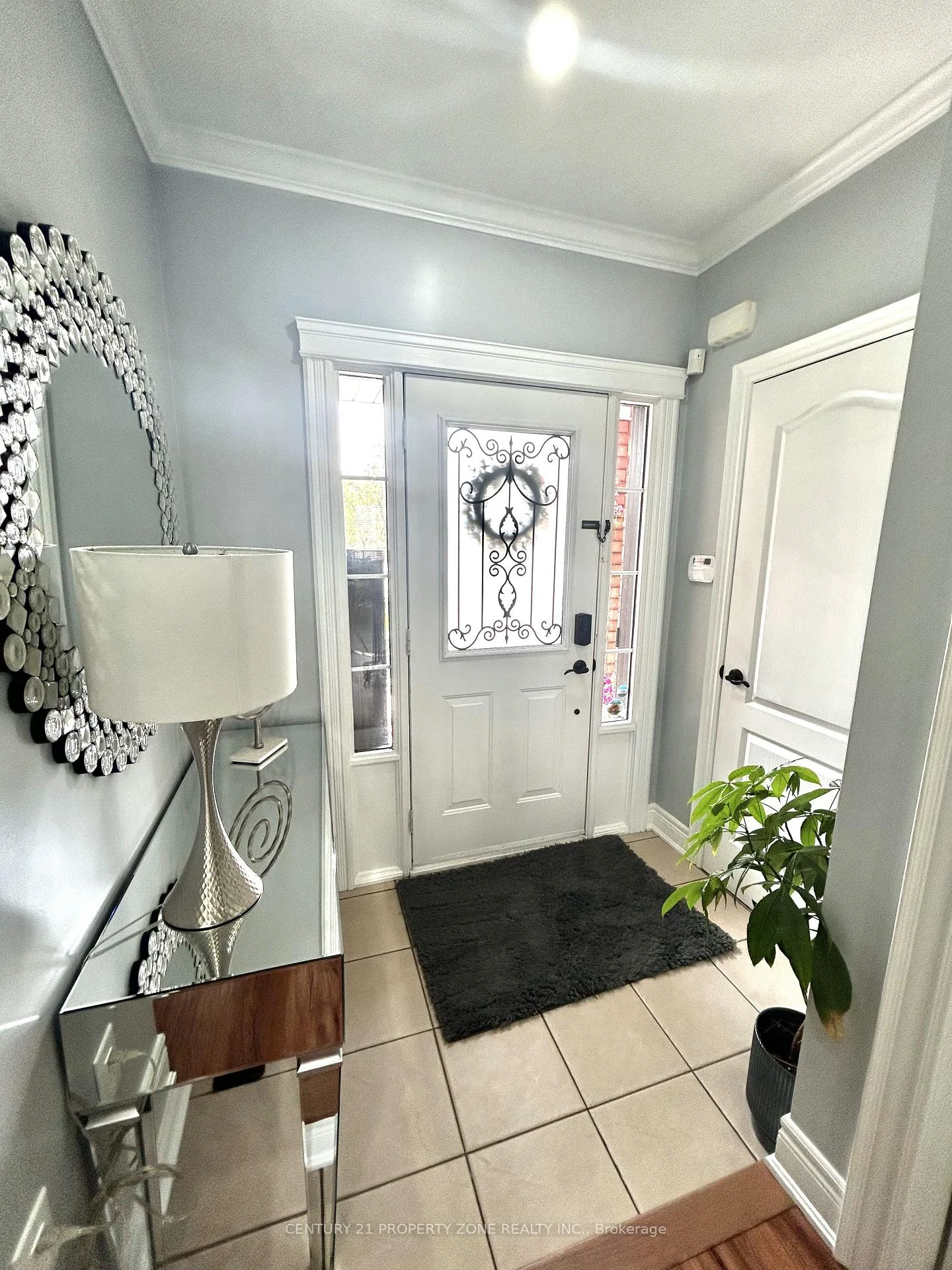Photo 4 of 91 Monaco Court, Brampton, Fletcher's Meadow — HOMEH