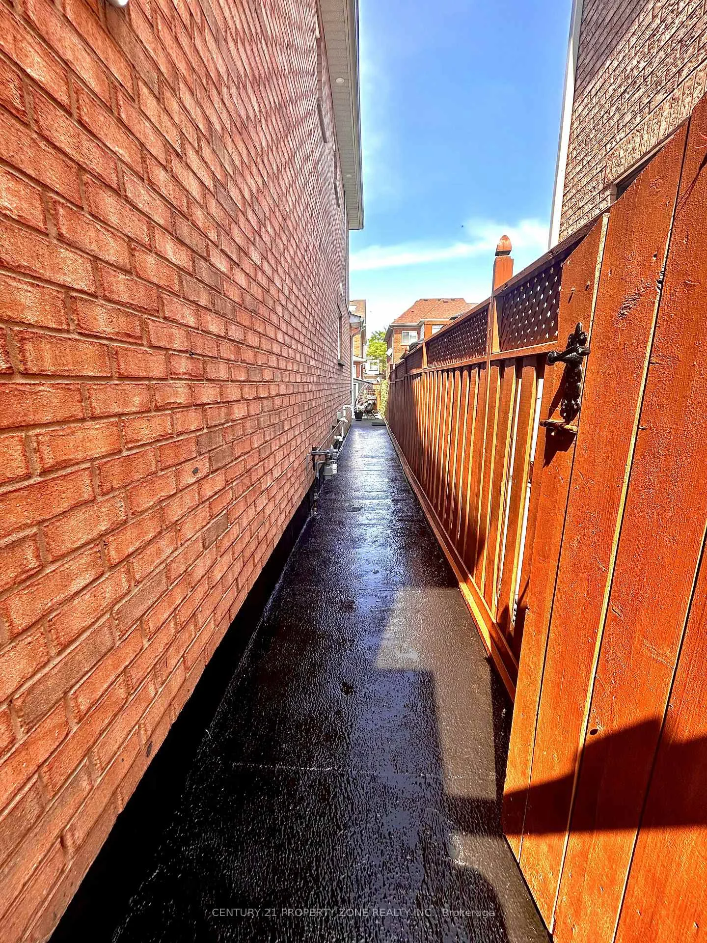 Photo 17 of 91 Monaco Court, Brampton, Fletcher's Meadow — HOMEH