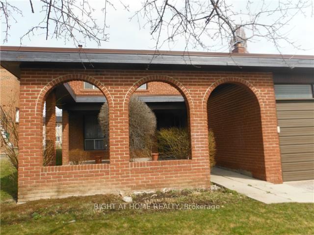 Photo 2 of 38 Clovercrest Road, North York, Don Valley Village — HOMEH