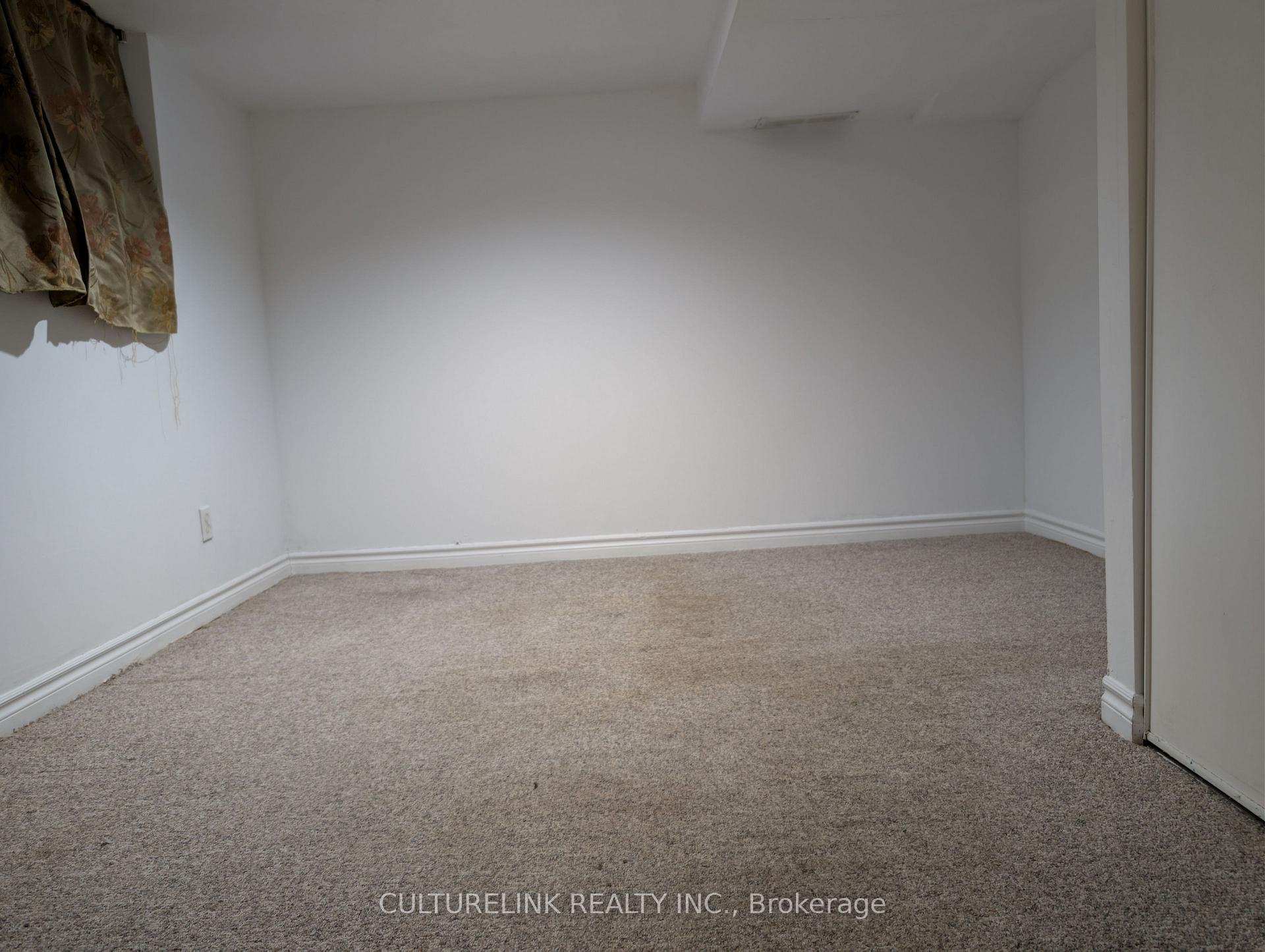 Photo 3 of Unit - Basement, 74 Steeles Avenue E, Markham, Grandview — HOMEH