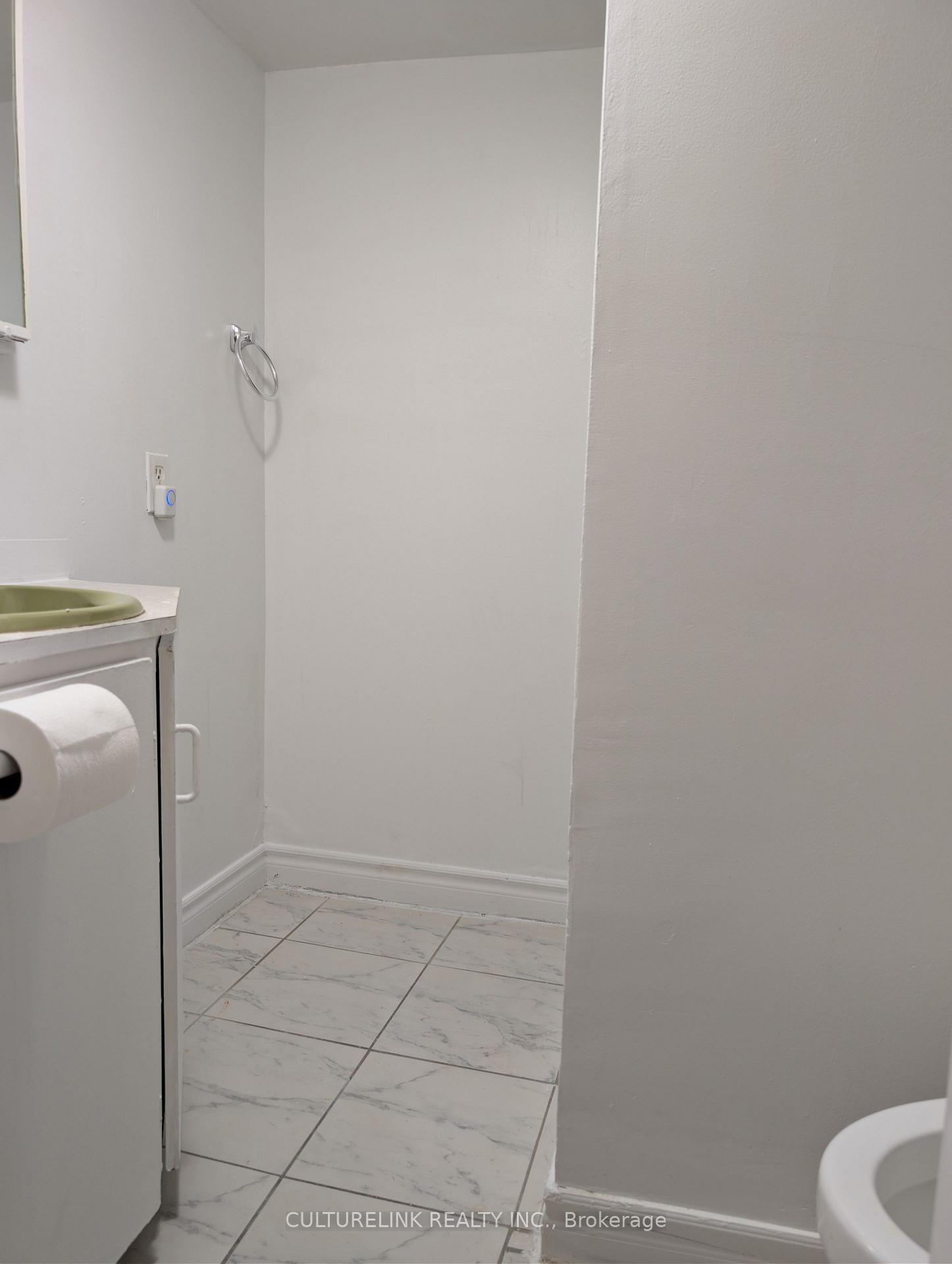 Photo 7 of Unit - Basement, 74 Steeles Avenue E, Markham, Grandview — HOMEH